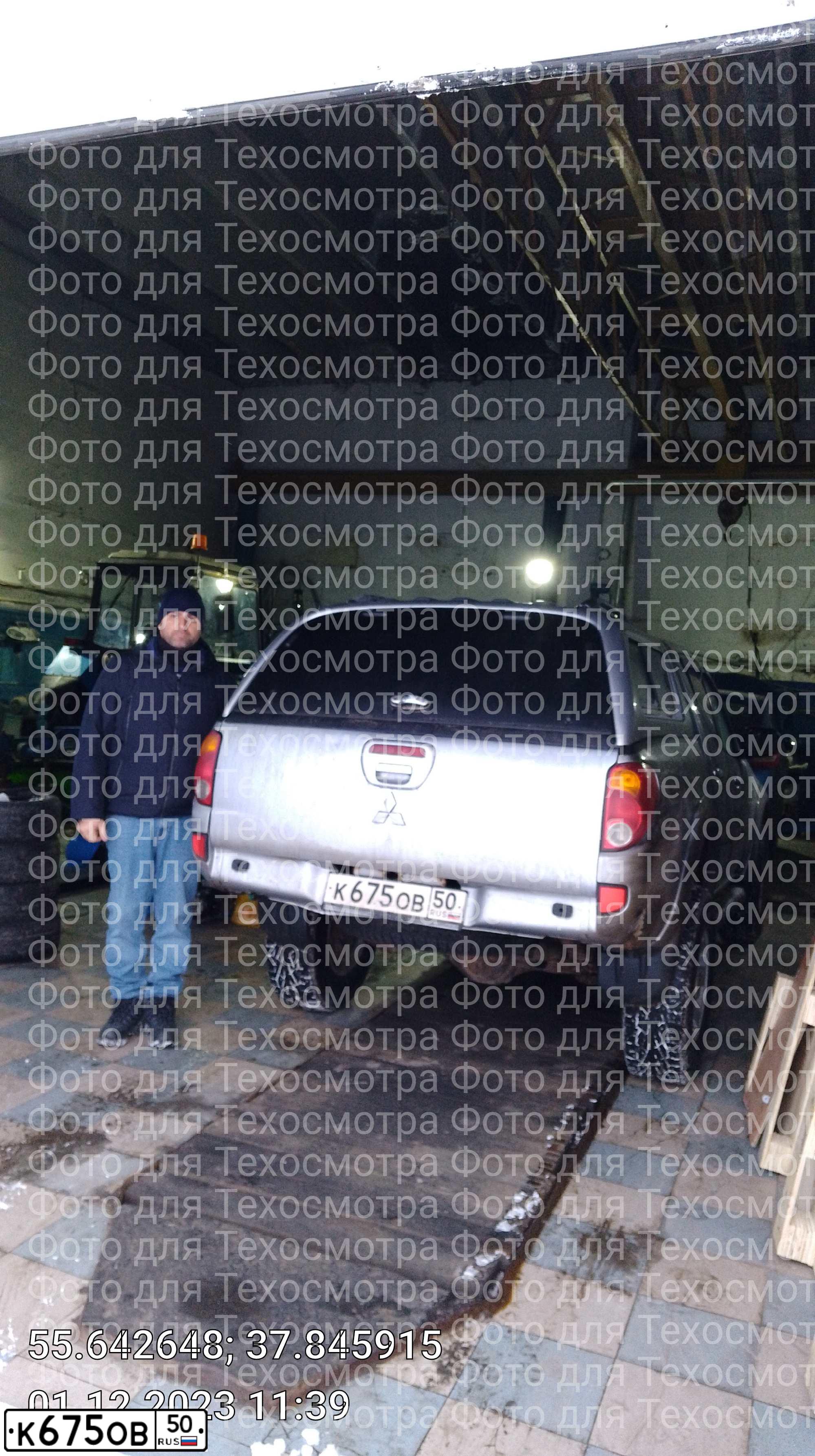 Фото автомобиля MITSUBISHI L 200, 2011 — госномер К675ОВ50. Цвет: СЕРЫЙ СВЕТЛЫЙ