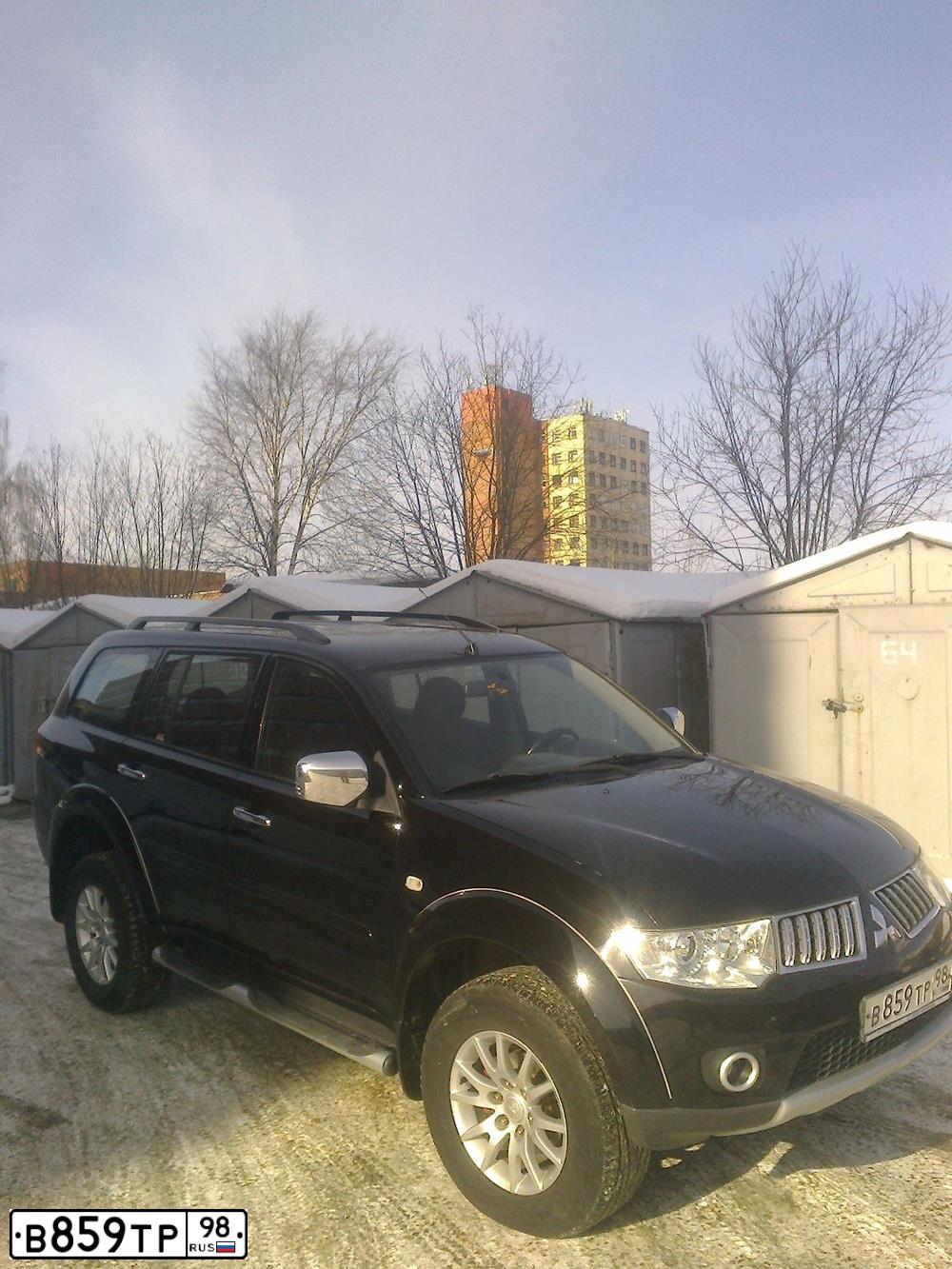 Фото автомобиля MITSUBISHI PAJERO SPORT, 2008 — госномер М756ОК29. Цвет: ЧЕРНЫЙ