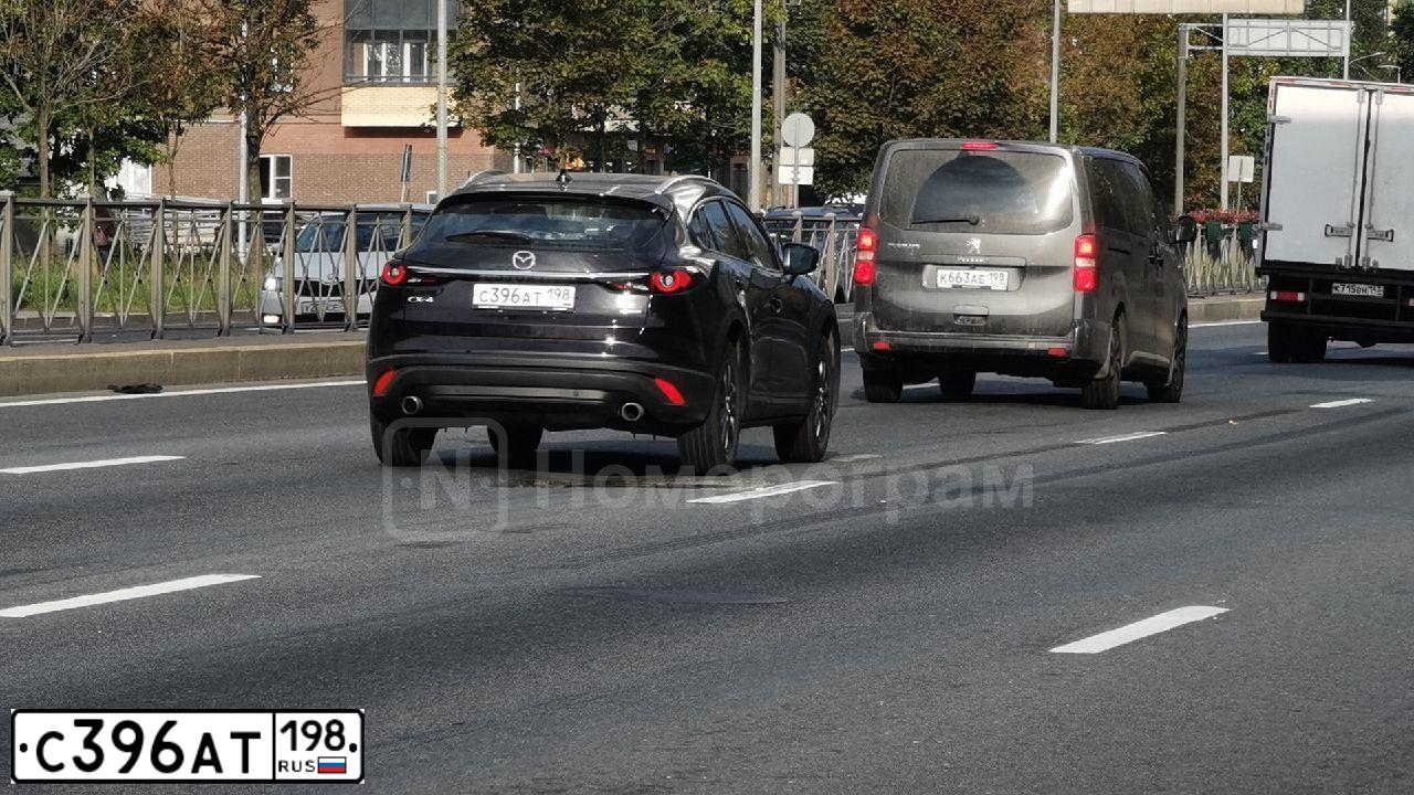 Фото автомобиля MAZDA CX-4, 2023 — госномер С396АТ198. Цвет: ФИОЛЕТОВЫЙ