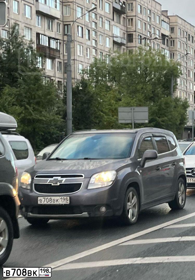 Фото автомобиля CHEVROLET ORLANDO, 2012 — госномер Н080ВТ178. Цвет: СЕРЫЙ