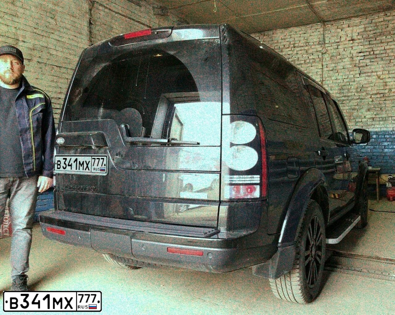 Фото автомобиля LANDROVER DISCOVERY, 2014 — госномер В341МХ777. Цвет: ЧЕРНЫЙ