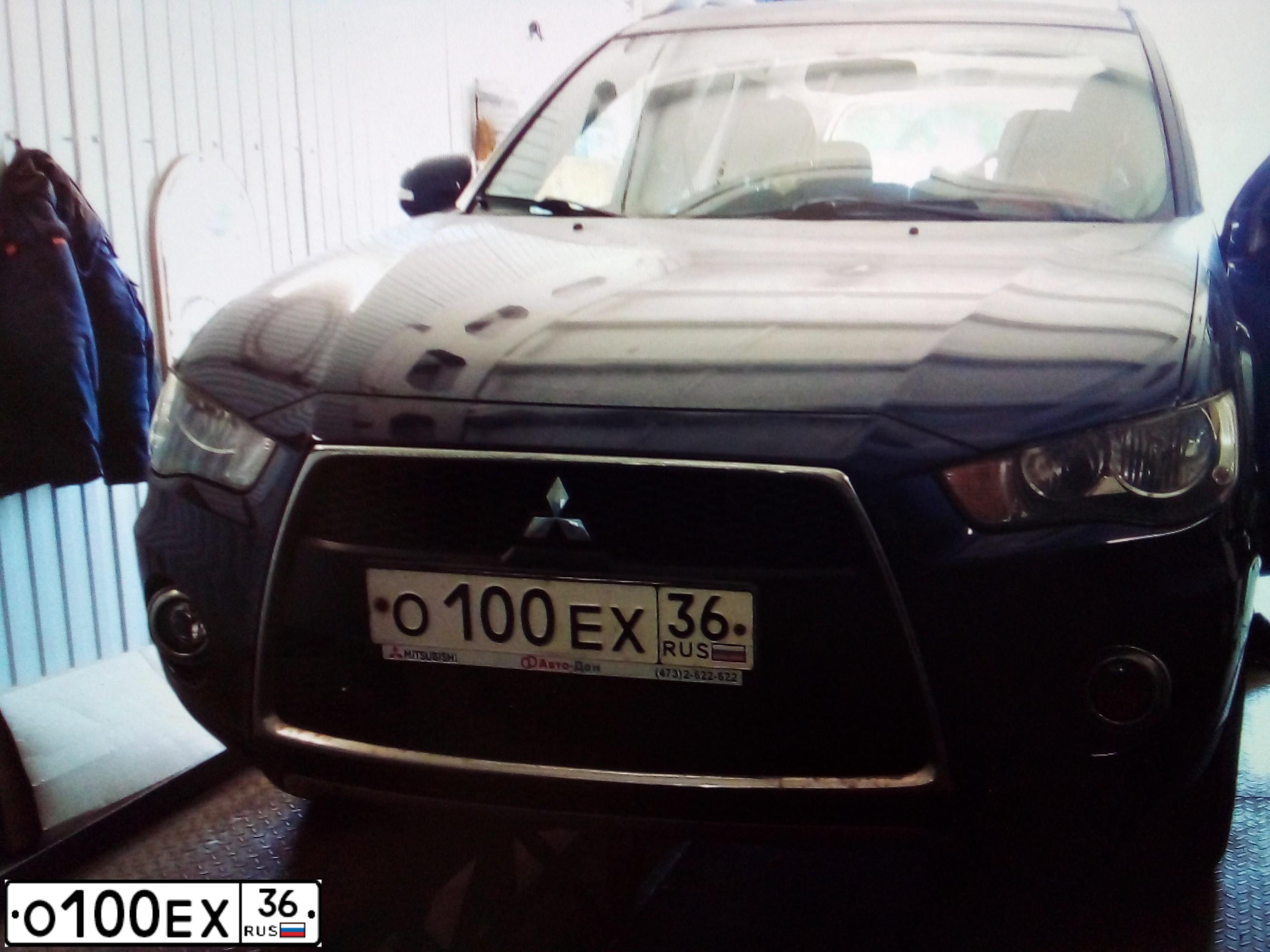 Фото автомобиля MITSUBISHI OUTLANDER, 2012 — госномер О100ЕХ36. Цвет: СИНИЙ