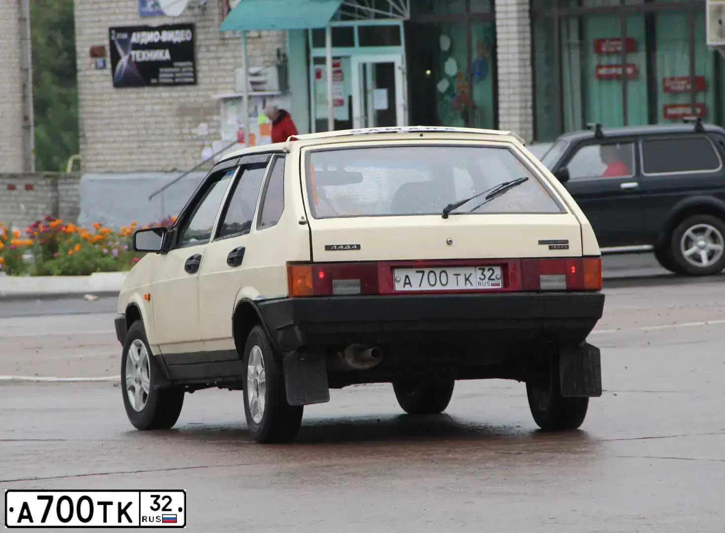 Фото автомобиля LADA 2109 SAMARA, 1994 — госномер А700ТК32. Цвет: БЕЖЕВЫЙ