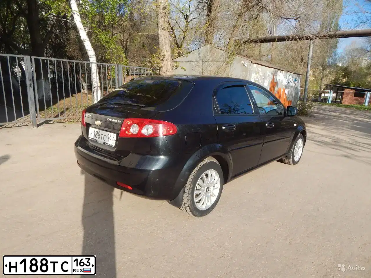 Фото автомобиля CHEVROLET LACETTI, 2010 — госномер Е996НК763. Цвет: ЧЕРНЫЙ