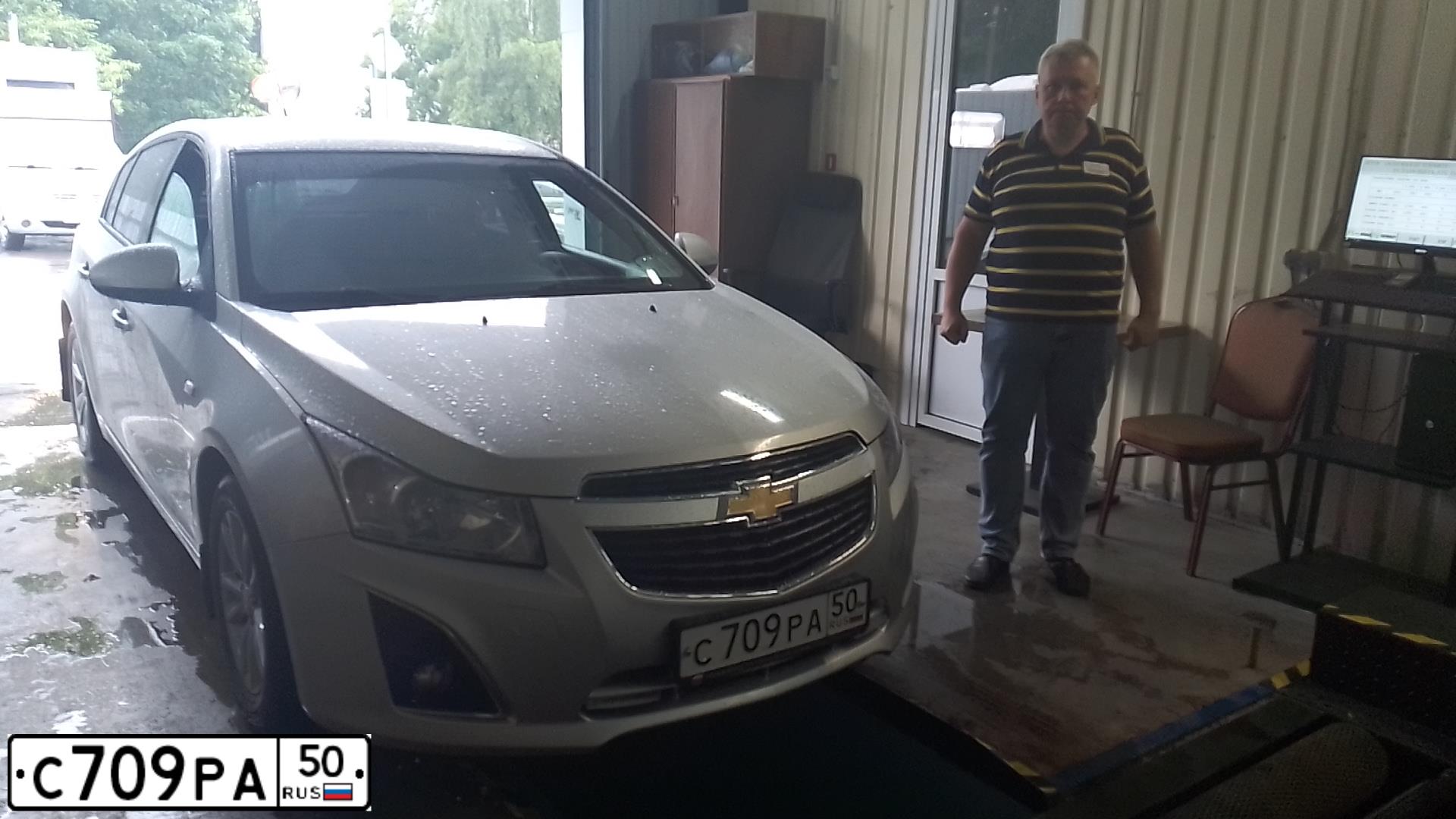 Фото автомобиля CHEVROLET CRUZE, 2012 — госномер С709РА50. Цвет: СЕРЕБРИСТЫЙ МЕТАЛЛИК