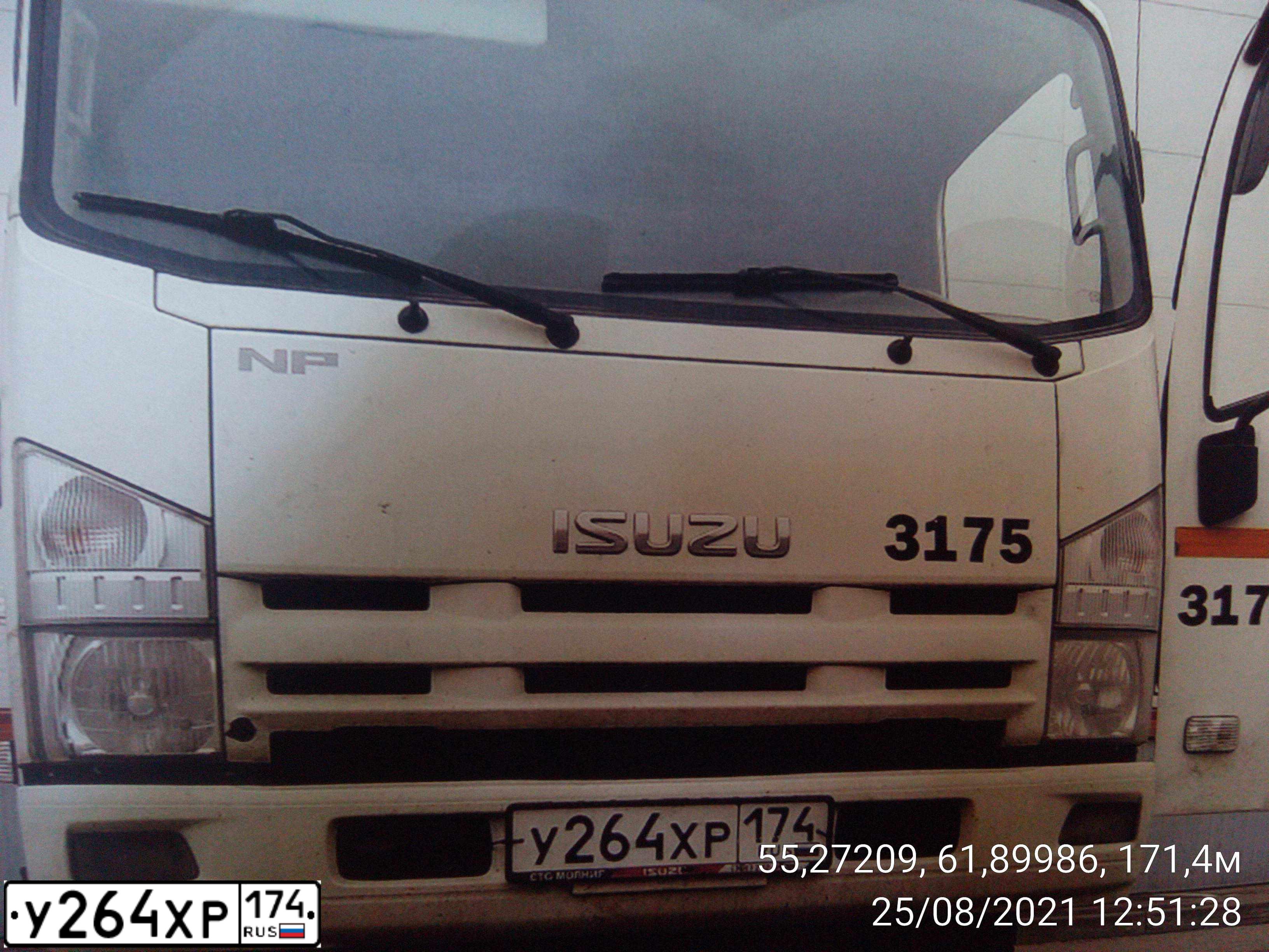 Фото автомобиля ISUZU NPR, 2017 — госномер У264ХР174. Цвет: Белый