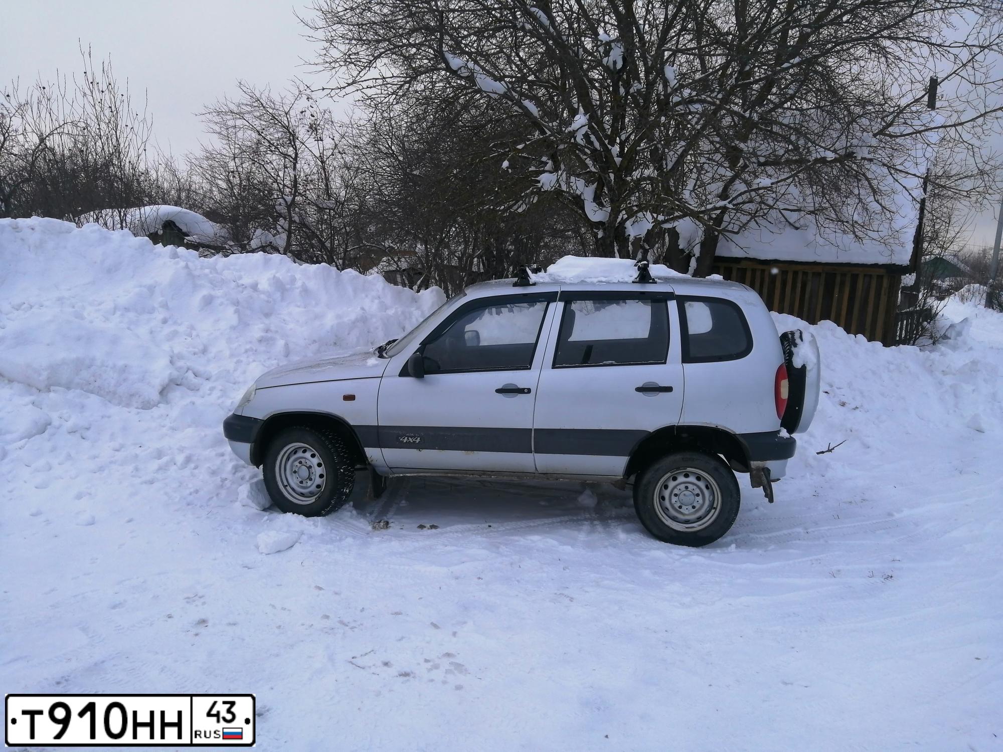 Фото автомобиля CHEVROLET NIVA, 2008 — госномер Т910НН43. Цвет: СВЕТЛО СЕРЕБРИСТЫЙ МЕТАЛЛ