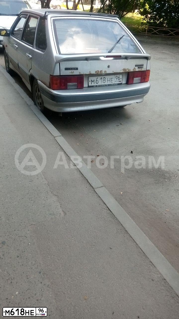 Фото автомобиля LADA 2114 SAMARA, 2004 — госномер М618НЕ96. Цвет: СВЕТЛО-СЕРЫЙ