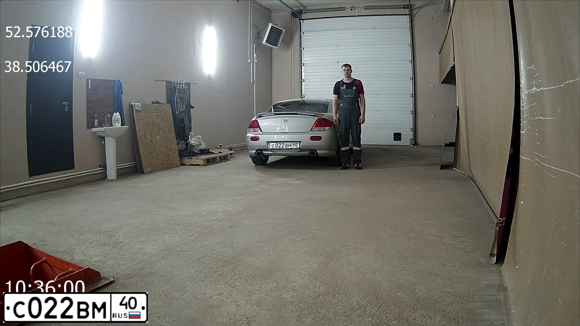Фото автомобиля HYUNDAI /S-/COUPE / TUSCANI, 2005 — госномер Е853НВ797. Цвет: СЕРЕБРИСТЫЙ