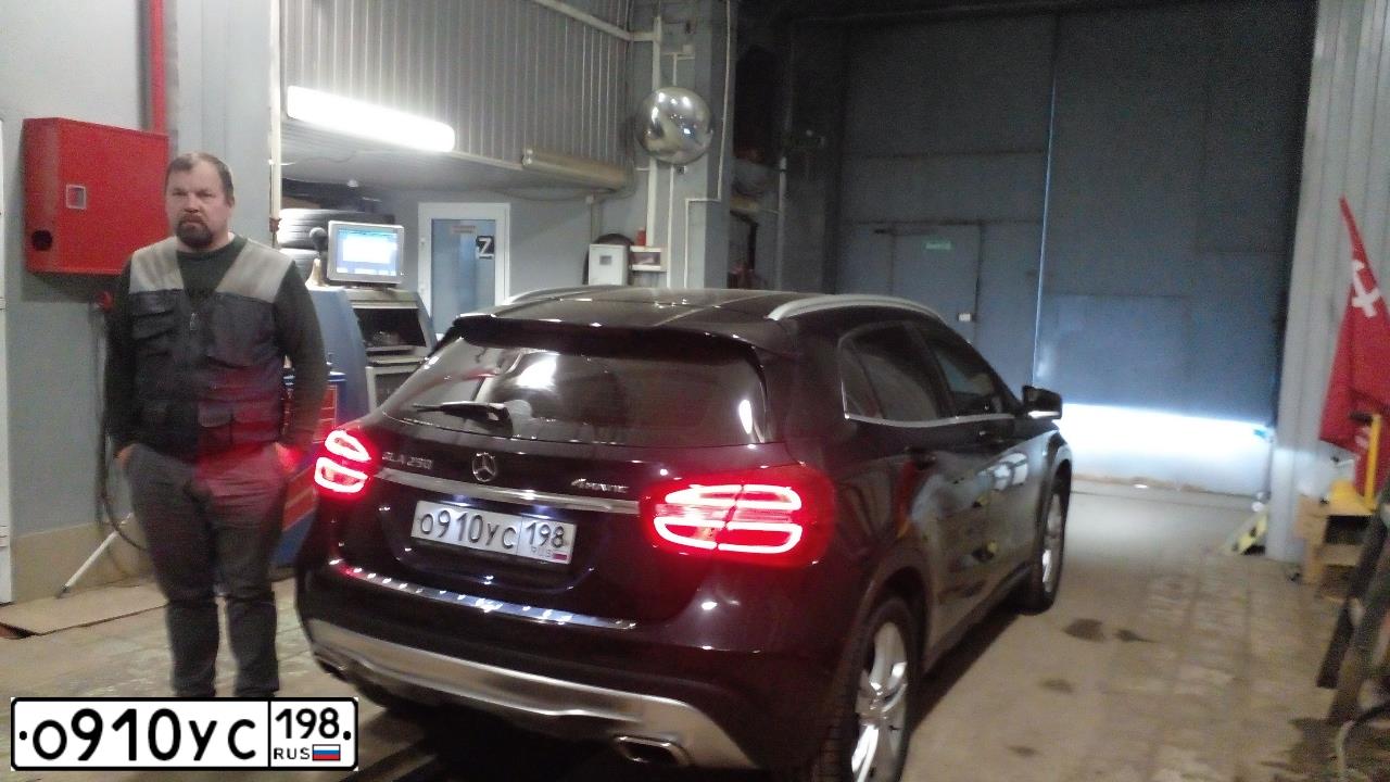 Фото автомобиля MERCEDES GLA-KLASSE, 2014 — госномер С860ЕН198. Цвет: ФИОЛЕТОВЫЙ