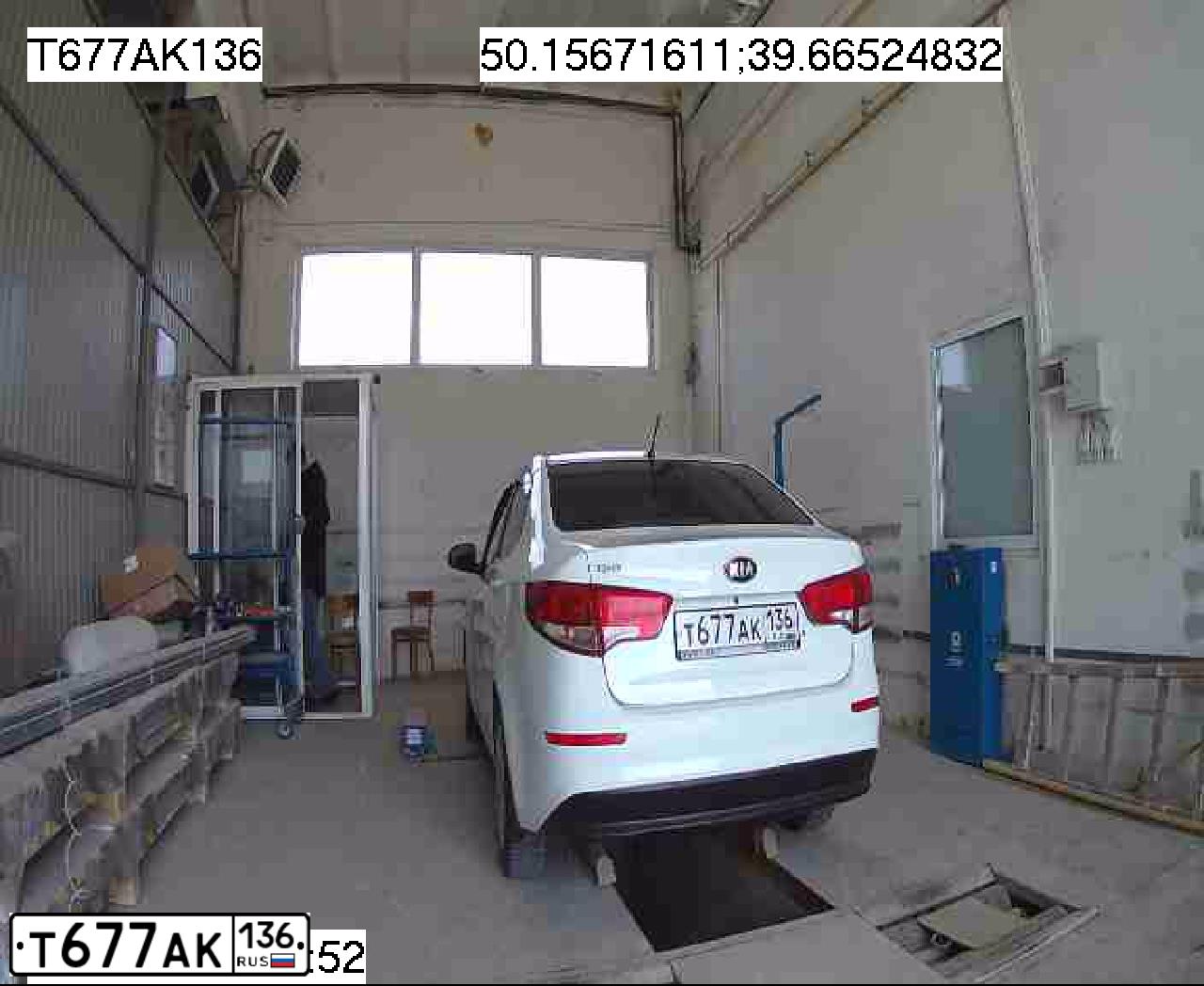 Фото автомобиля KIA RIO, 2016 — госномер Т677АК136. Цвет: БЕЛЫЙ