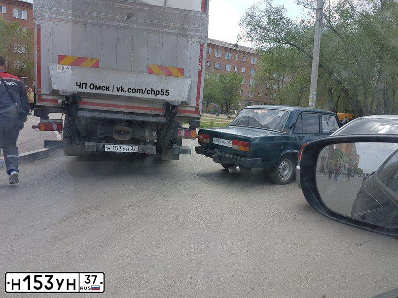 Фото автомобиля MAN TGS 26.XXX /6X2/, 2011 — госномер Х964ТА33. Цвет: КРАСНО-БЕЛЫЙ