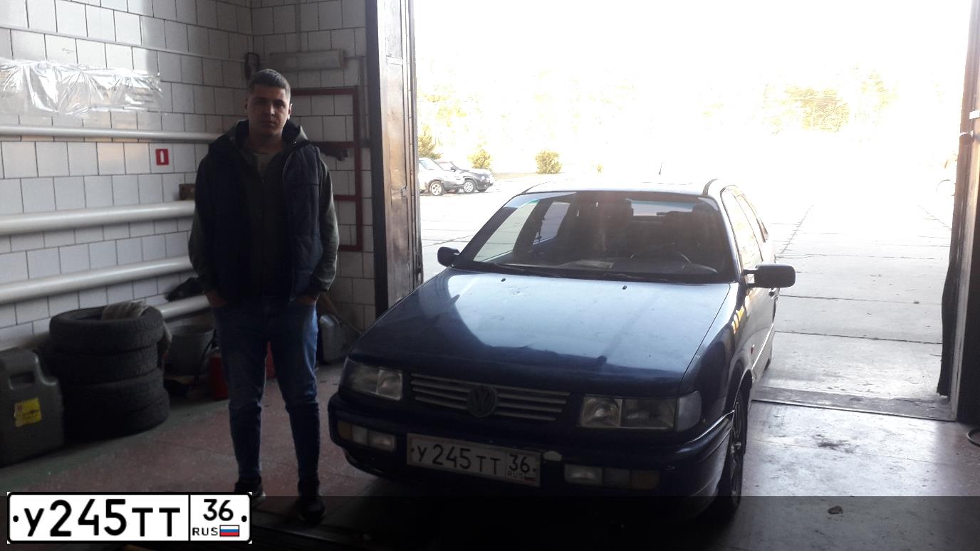 Фото автомобиля VOLKSWAGEN PASSAT, 1994 — госномер К526УУ77. Цвет: синий