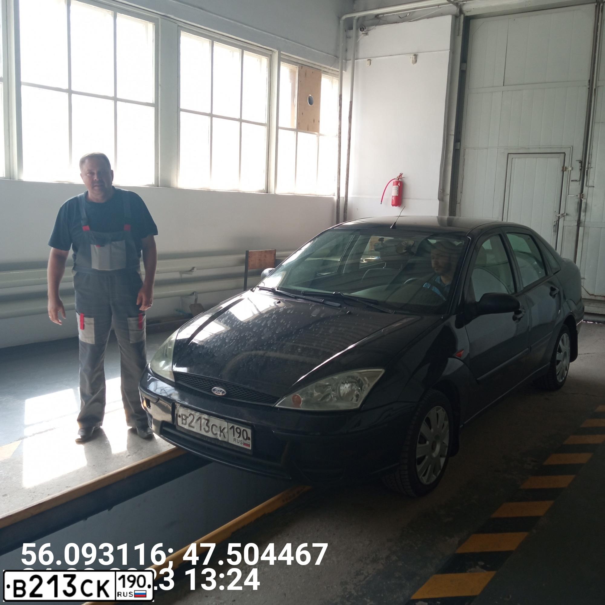 Фото автомобиля FORD FOCUS, 2004 — госномер В213СК190. Цвет: СИНИЙ ТЕМНЫЙ