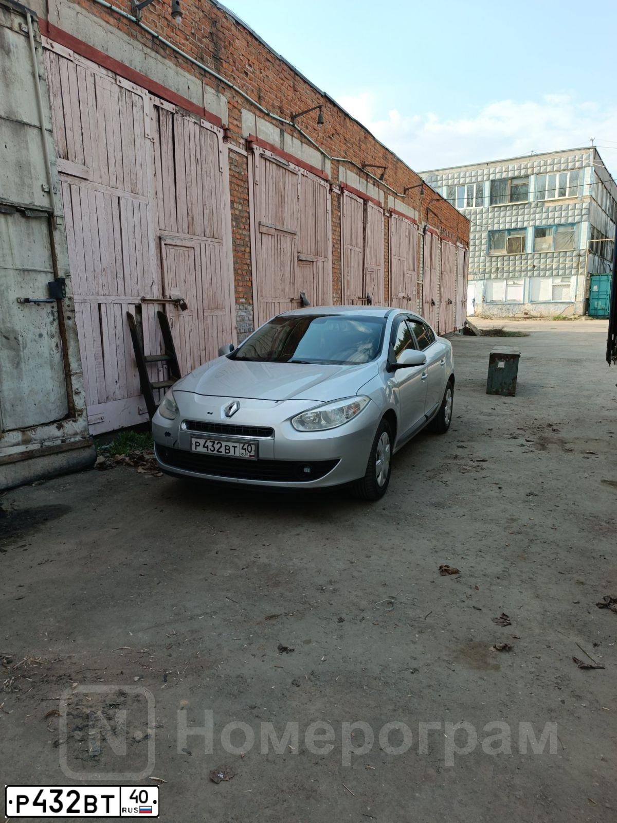 Фото автомобиля RENAULT FLUENCE, 2013 — госномер О655УВ790. Цвет: СВЕТЛО-СЕРЫЙ