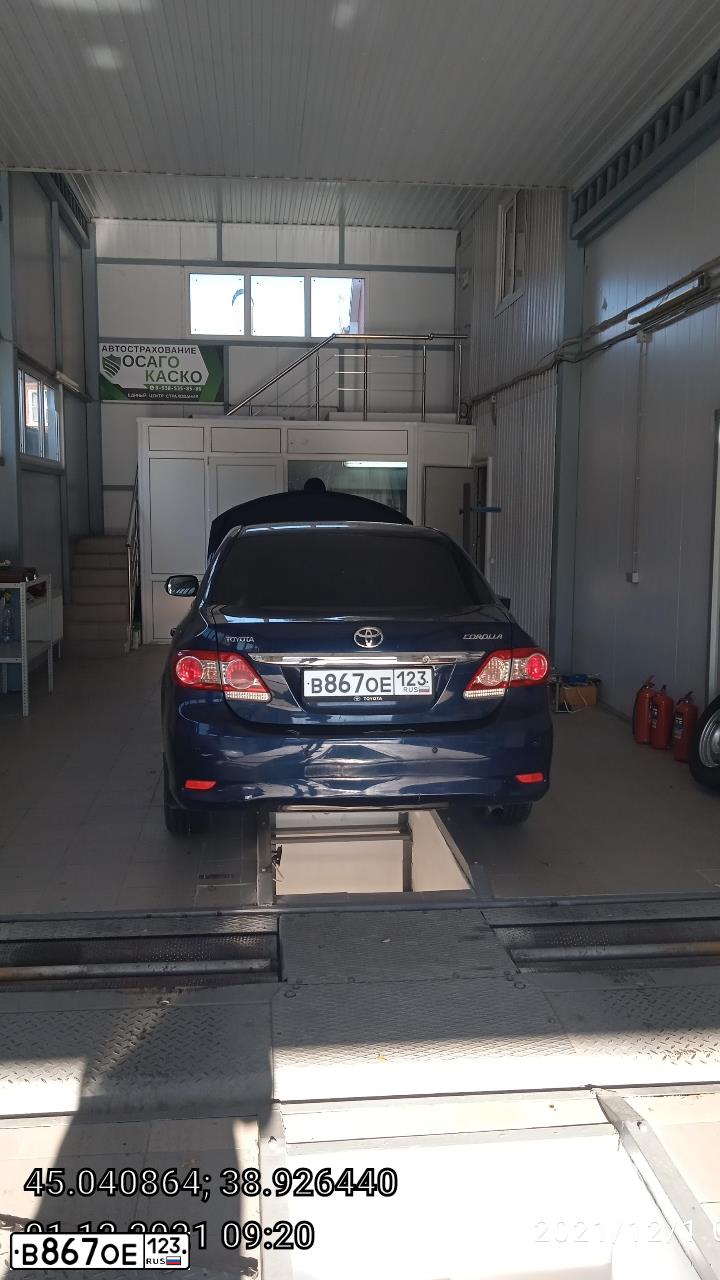 Фото автомобиля TOYOTA COROLLA, 2011 — госномер Р778ВК323. Цвет: Темно-синий