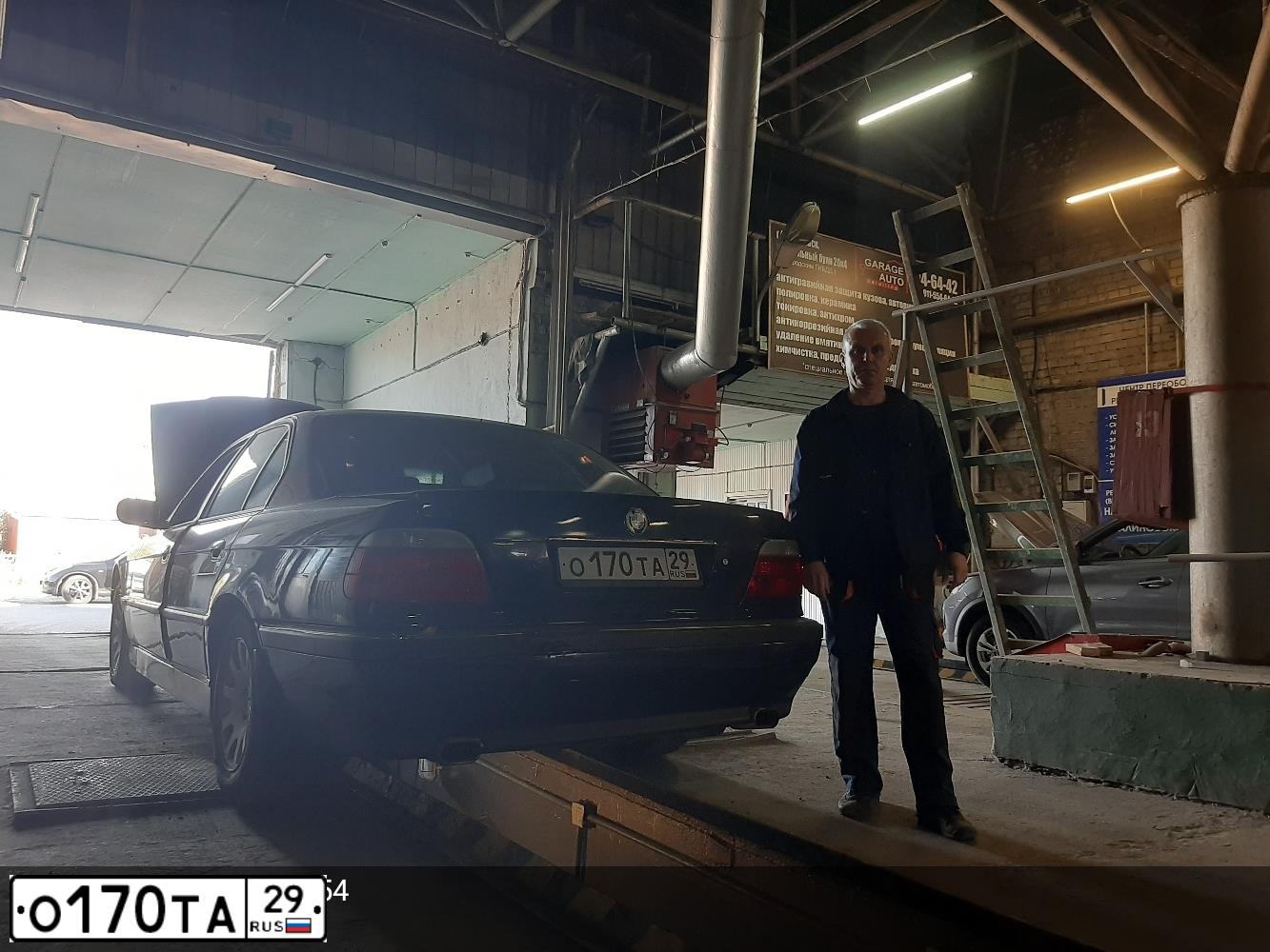 Фото автомобиля BMW SERIE 7, 1998 — госномер О170ТА29. Цвет: ТЕМНО-СИНИЙ