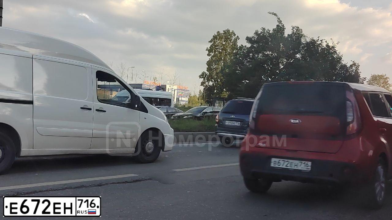 Фото автомобиля BMW X7, 2019 — госномер Е672ЕН716. Цвет: ЧЕРНЫЙ