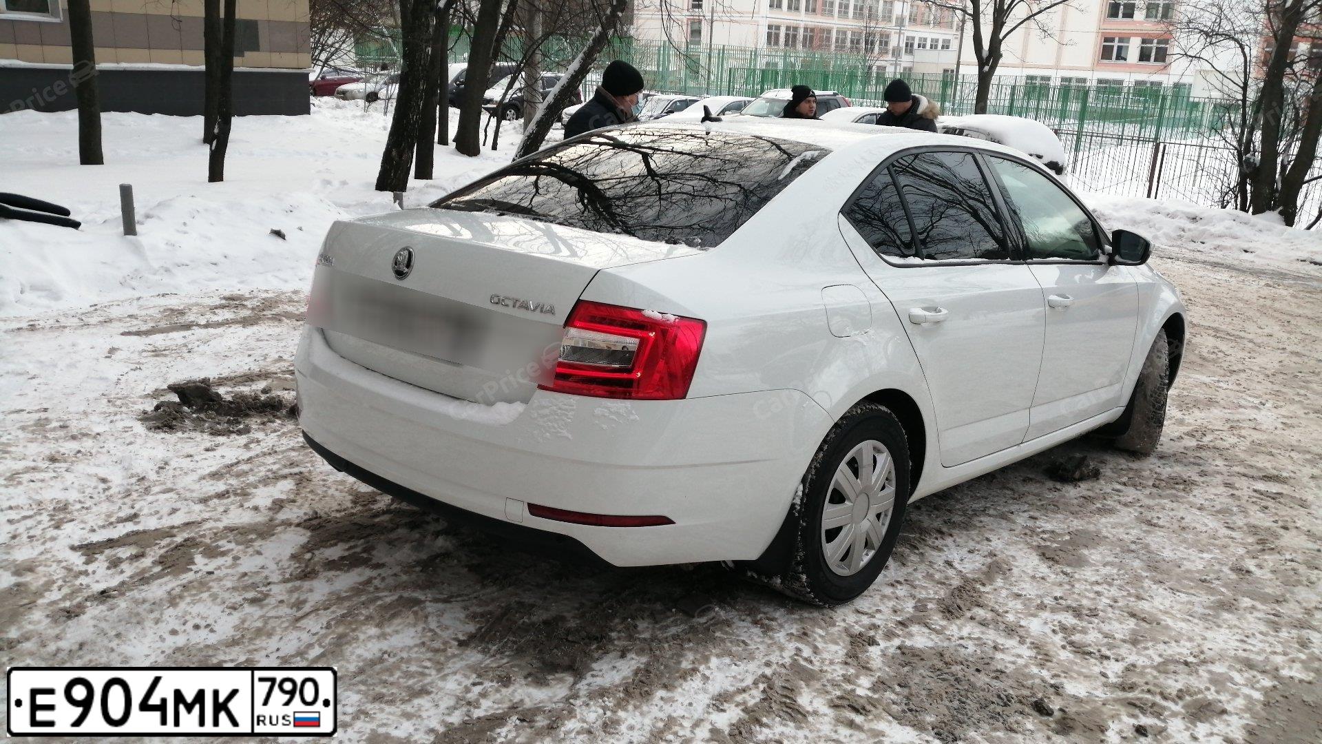 Фото автомобиля SKODA OCTAVIA, 2020 — госномер А082РО67. Цвет: Белый