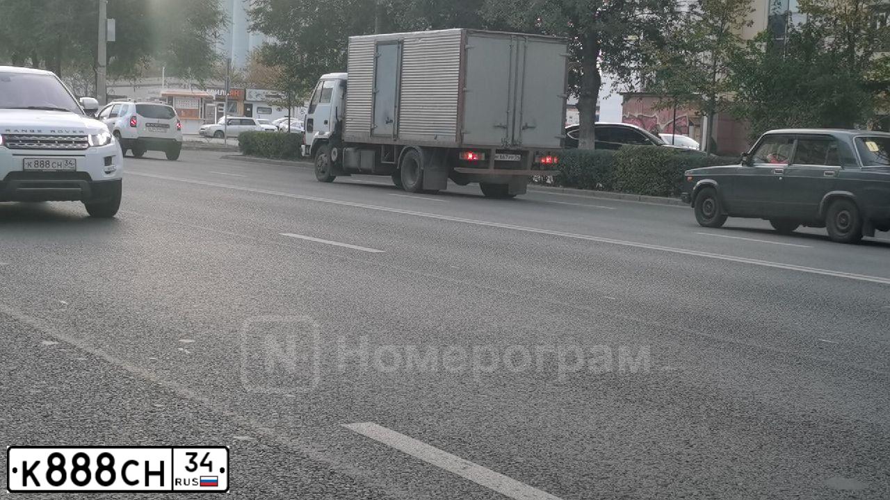 Фото автомобиля LANDROVER FREELANDER, 2007 — госномер Р727КМ34. Цвет: ЧЕРНЫЙ