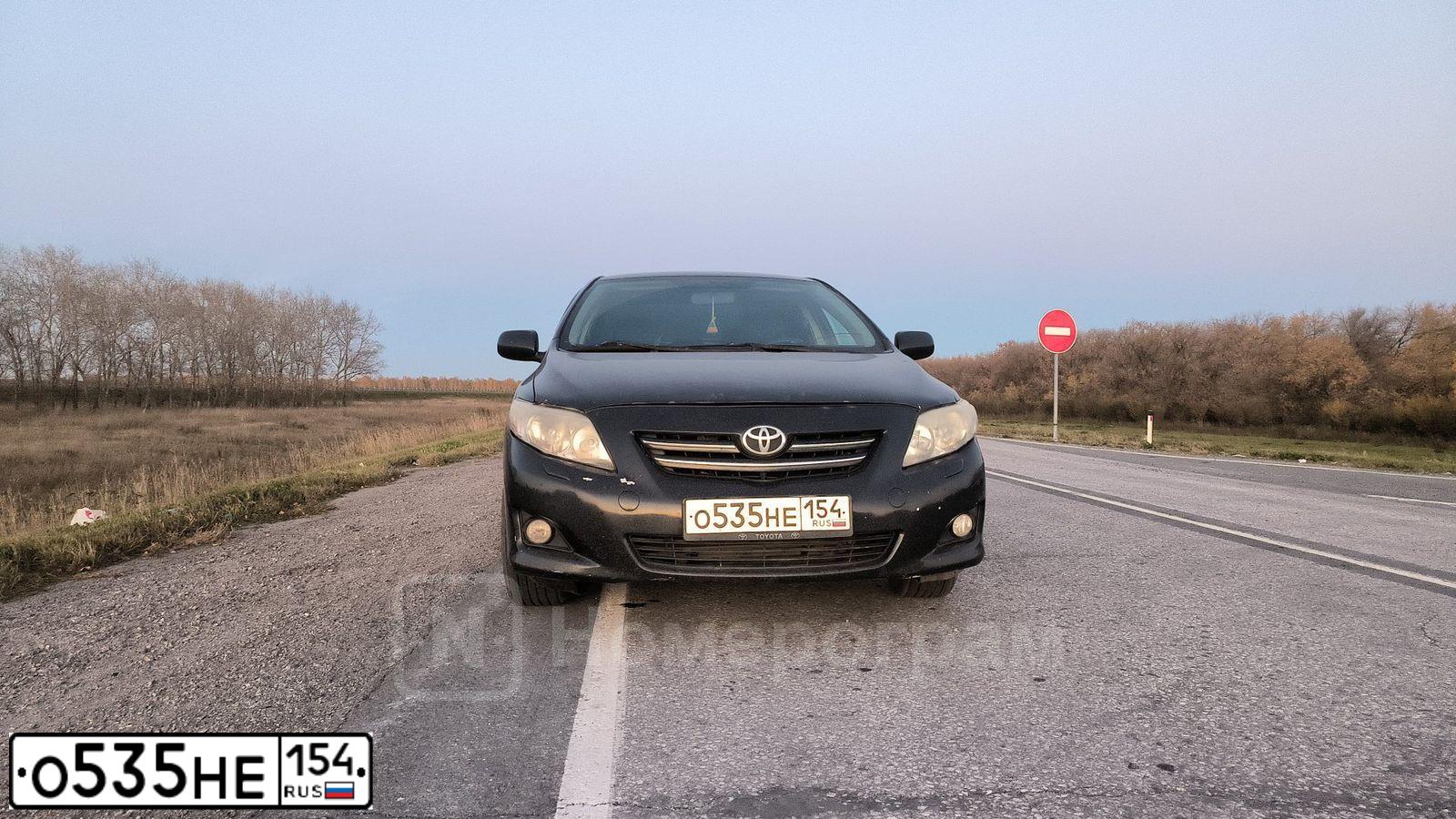 Фото автомобиля TOYOTA COROLLA, 2008 — госномер О535НЕ154. Цвет: ЧЕРНЫЙ