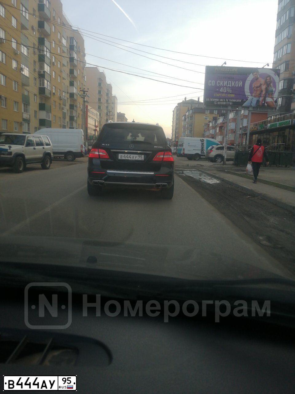 Фото автомобиля MERCEDES E-KLASSE, 2016 — госномер Е952ЕЕ95. Цвет: ЧЕРНЫЙ