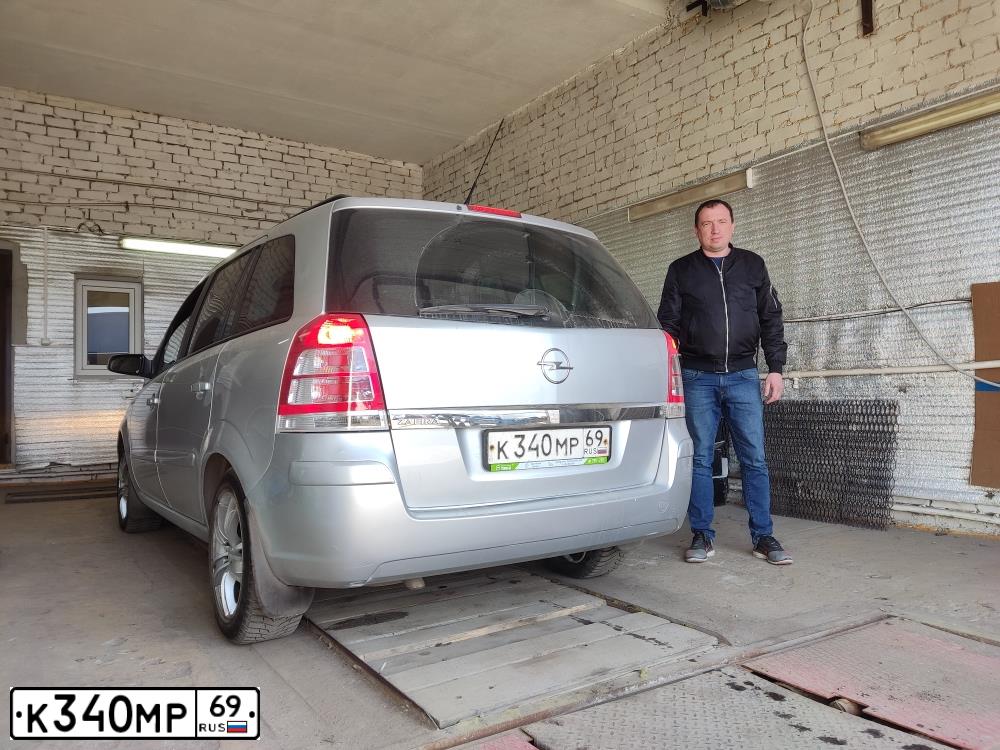 Фото автомобиля OPEL ZAFIRA, 2008 — госномер М151УВ69. Цвет: Серебристый
