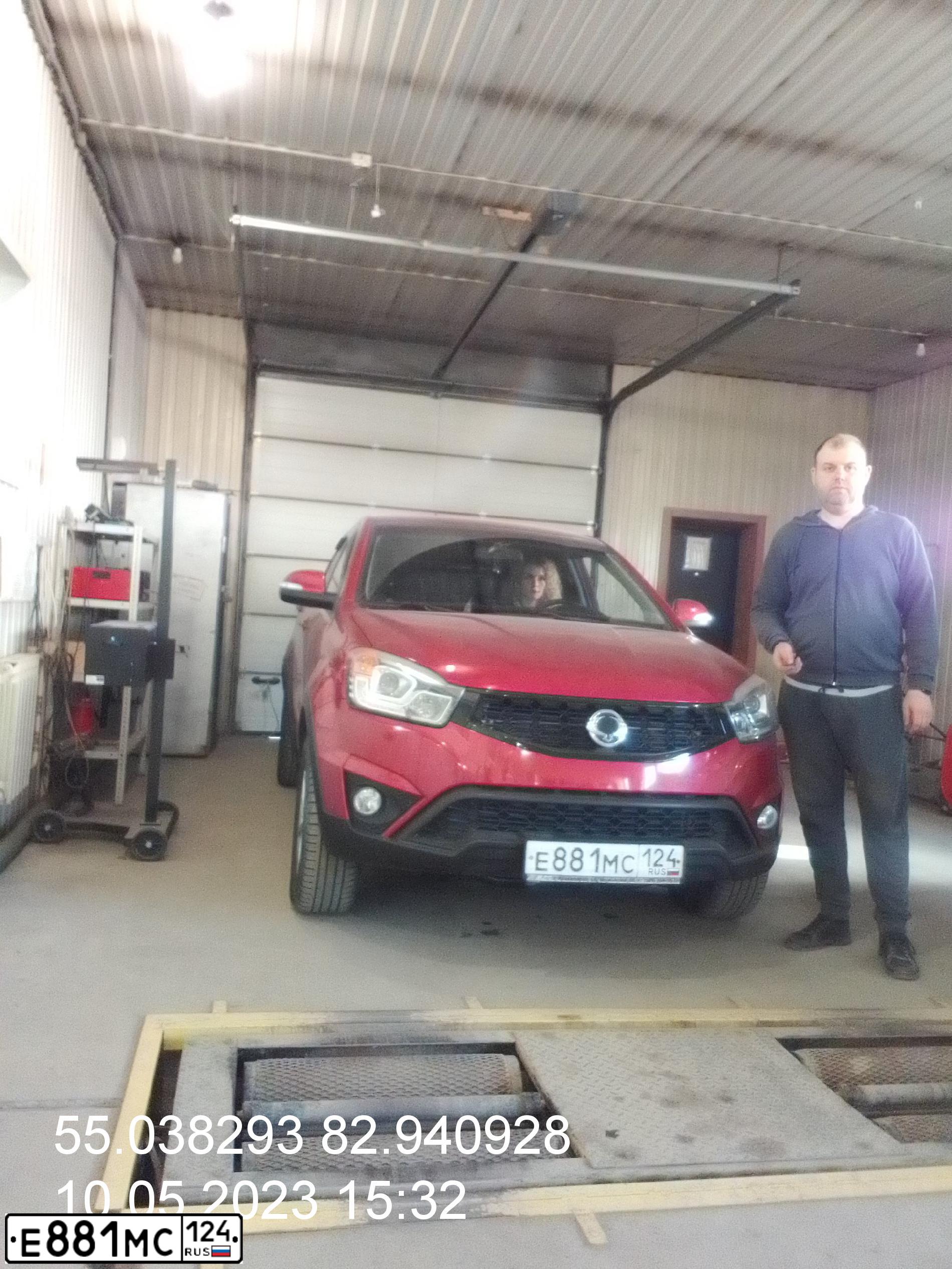 Фото автомобиля SSANGYONG ACTYON, 2013 — госномер Р384КХ154. Цвет: Красный