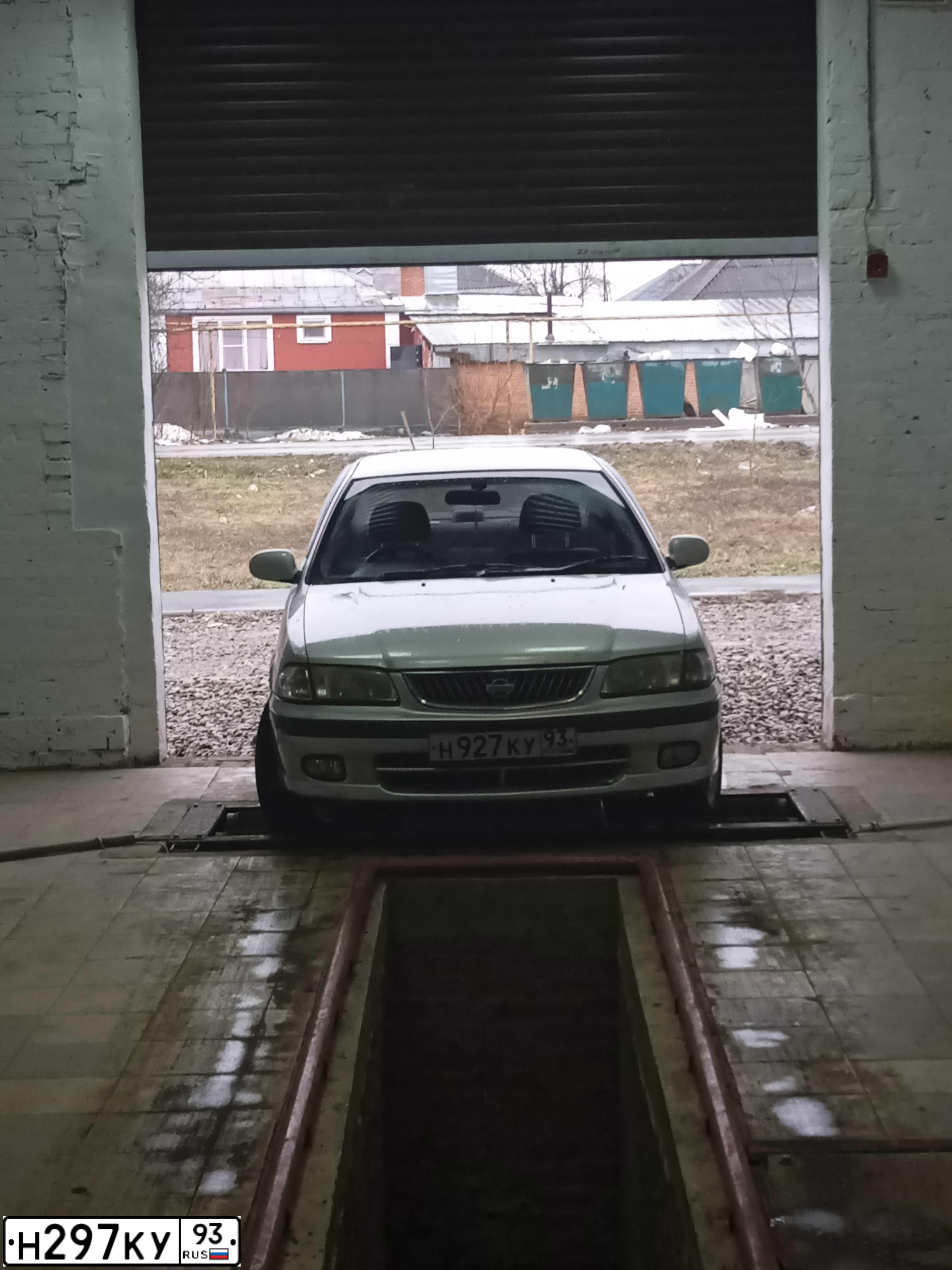 Фото автомобиля GAZ 3110, 2007 — госномер Е503ОО30. Цвет: СИНЕ-ЗЕЛЕНЫЙ