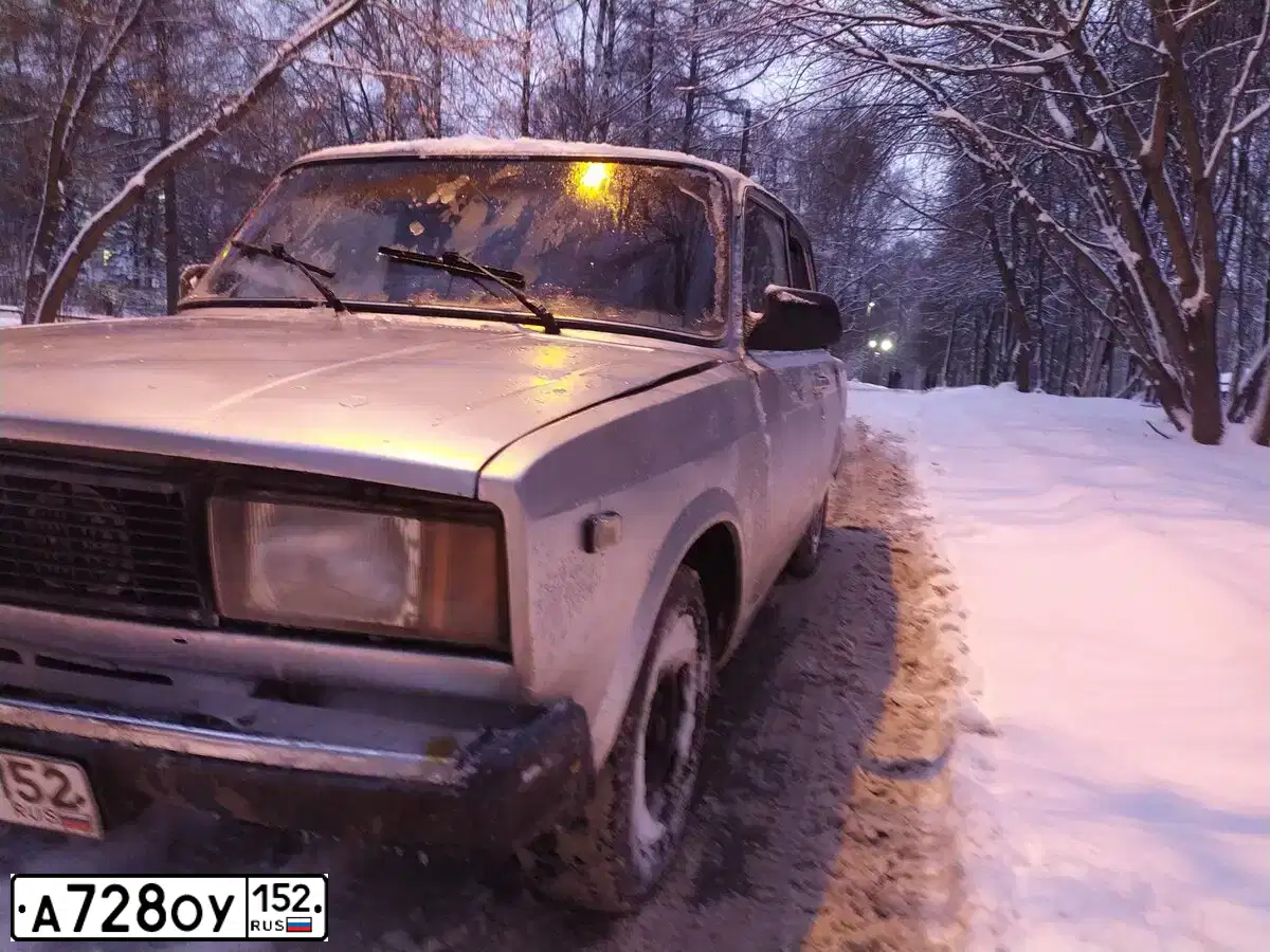 Фото автомобиля LADA 2105, 2009 — госномер А728ОУ152. Цвет: БЕЛЫЙ