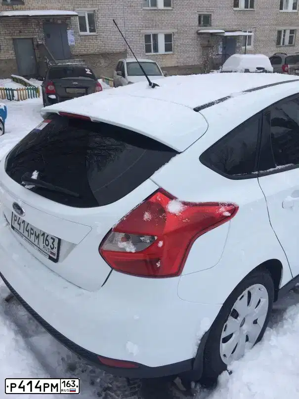Фото автомобиля FORD FOCUS, 2012 — госномер В565ОЕ763. Цвет: Белый