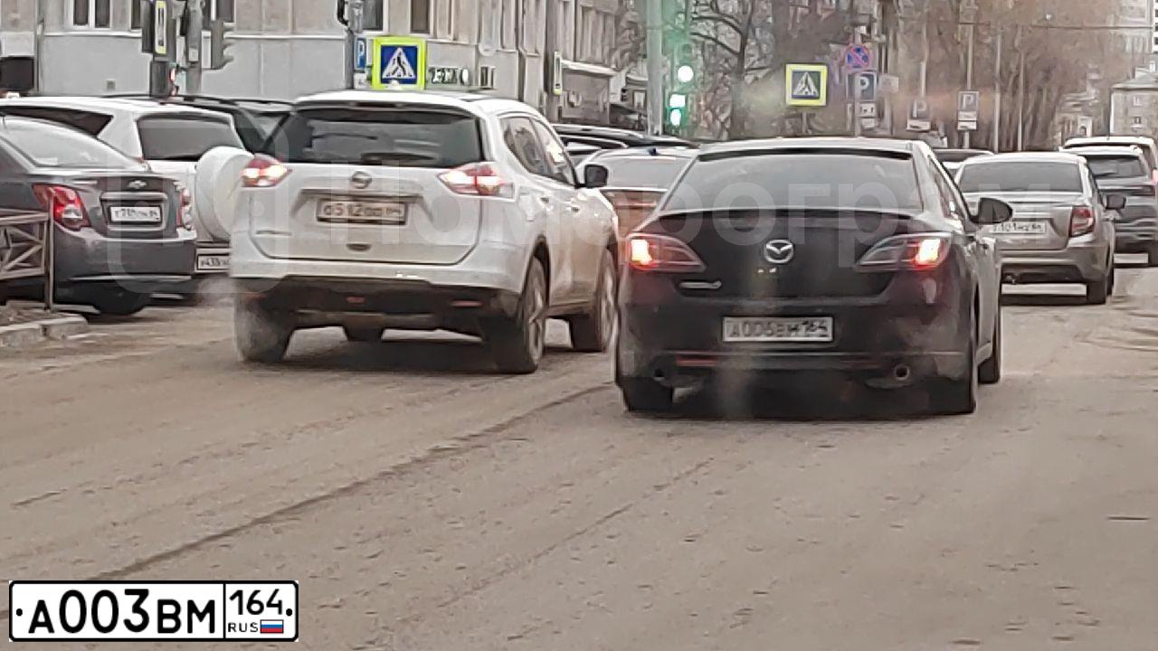 Фото автомобиля MAZDA 3, 2014 — госномер А003МВ164. Цвет: Красный