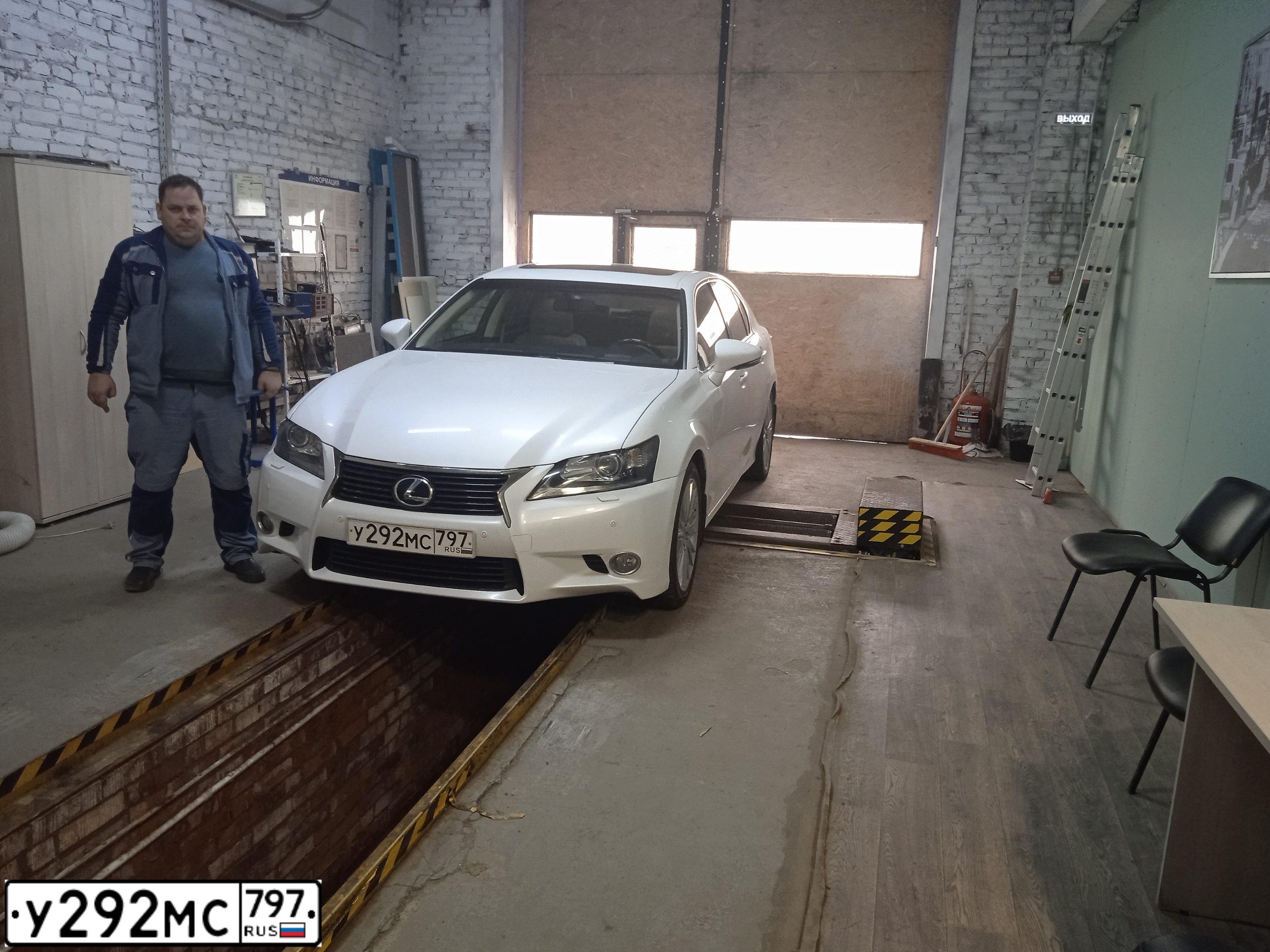 Фото автомобиля LEXUS GS, 2012 — госномер У292МС797. Цвет: ПЕРЛАМУТРОВО-БЕЛЫЙ