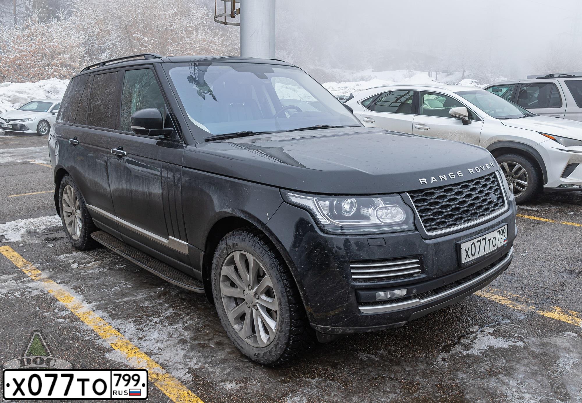Фото автомобиля LANDROVER RANGE ROVER, 2014 — госномер Х077ТО799. Цвет: ЧЕРНЫЙ