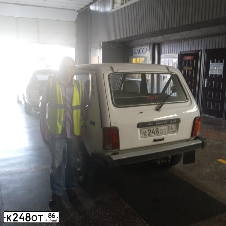 Фото автомобиля LADA 2121 NIVA, 2005 — госномер К248ОТ86. Цвет: ЯРКО-БЕЛЫЙ