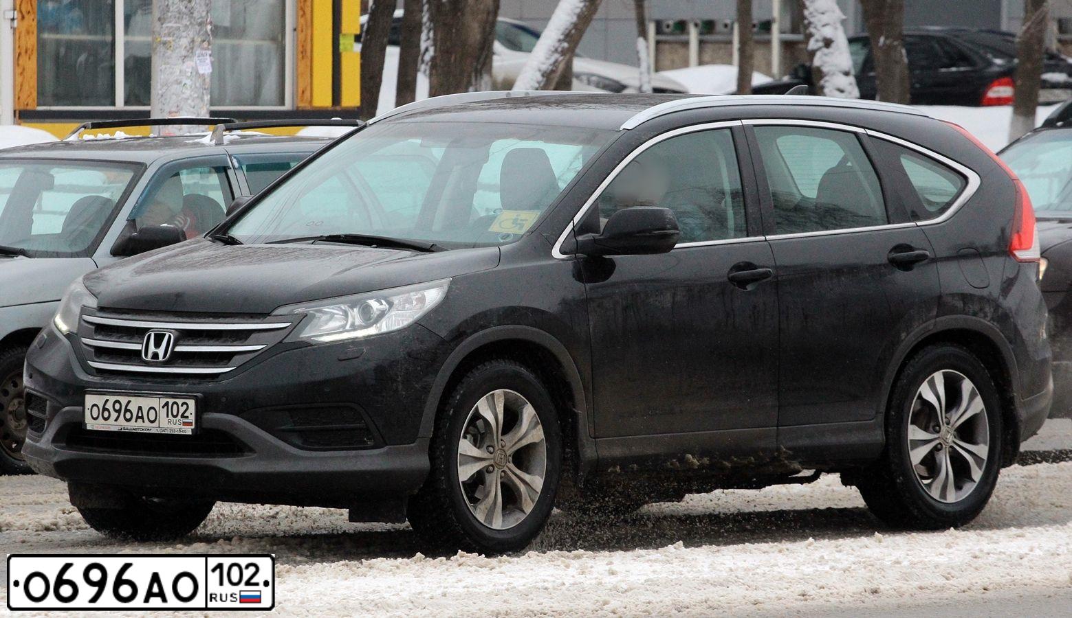Фото автомобиля HONDA CR-V, 2012 — госномер О696АО102. Цвет: ЧЕРНЫЙ