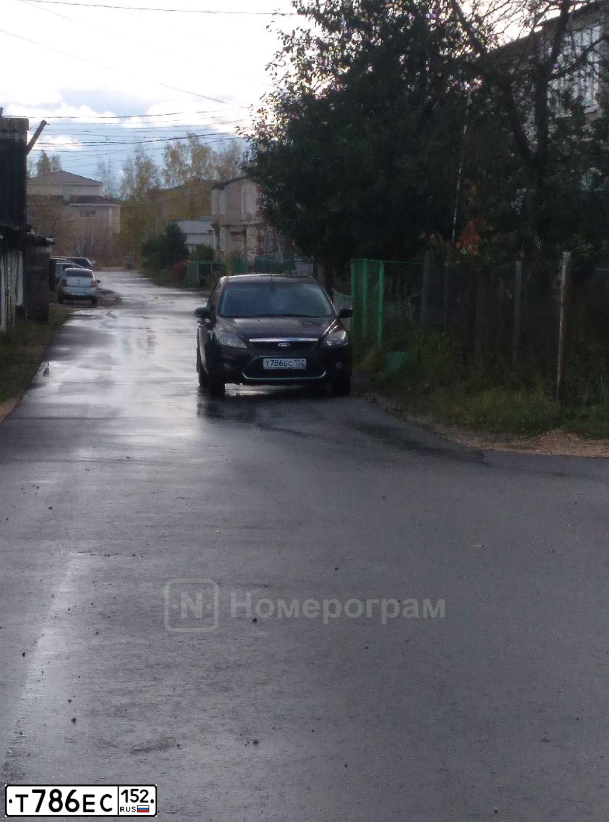 Фото автомобиля FORD FOCUS, 2010 — госномер Т786ЕС152. Цвет: ФИОЛЕТОВЫЙ