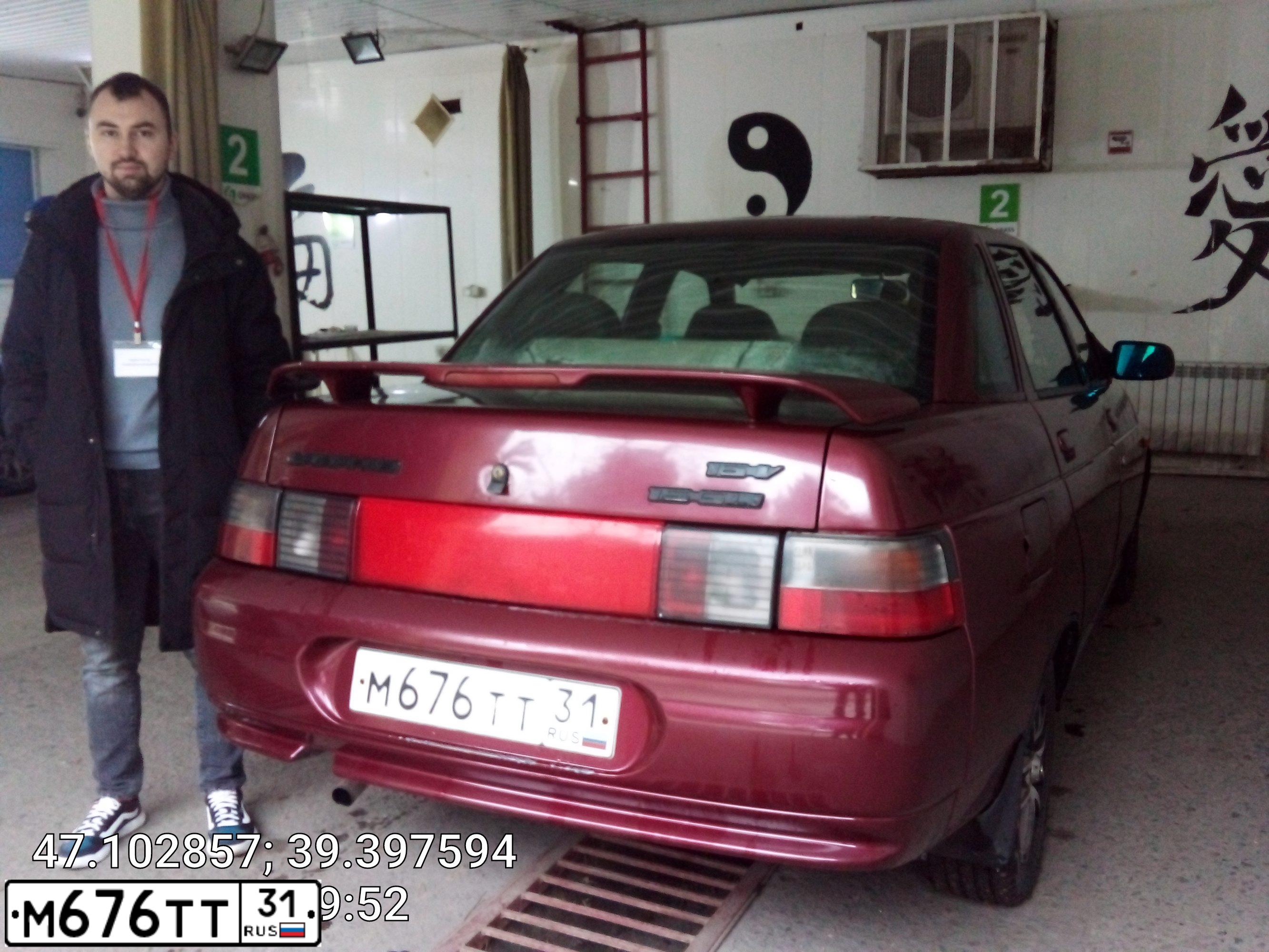 Фото автомобиля LADA 2110, 2004 — госномер М676ТТ31. Цвет: ТЕМНО-МАЛИНОВЫЙ