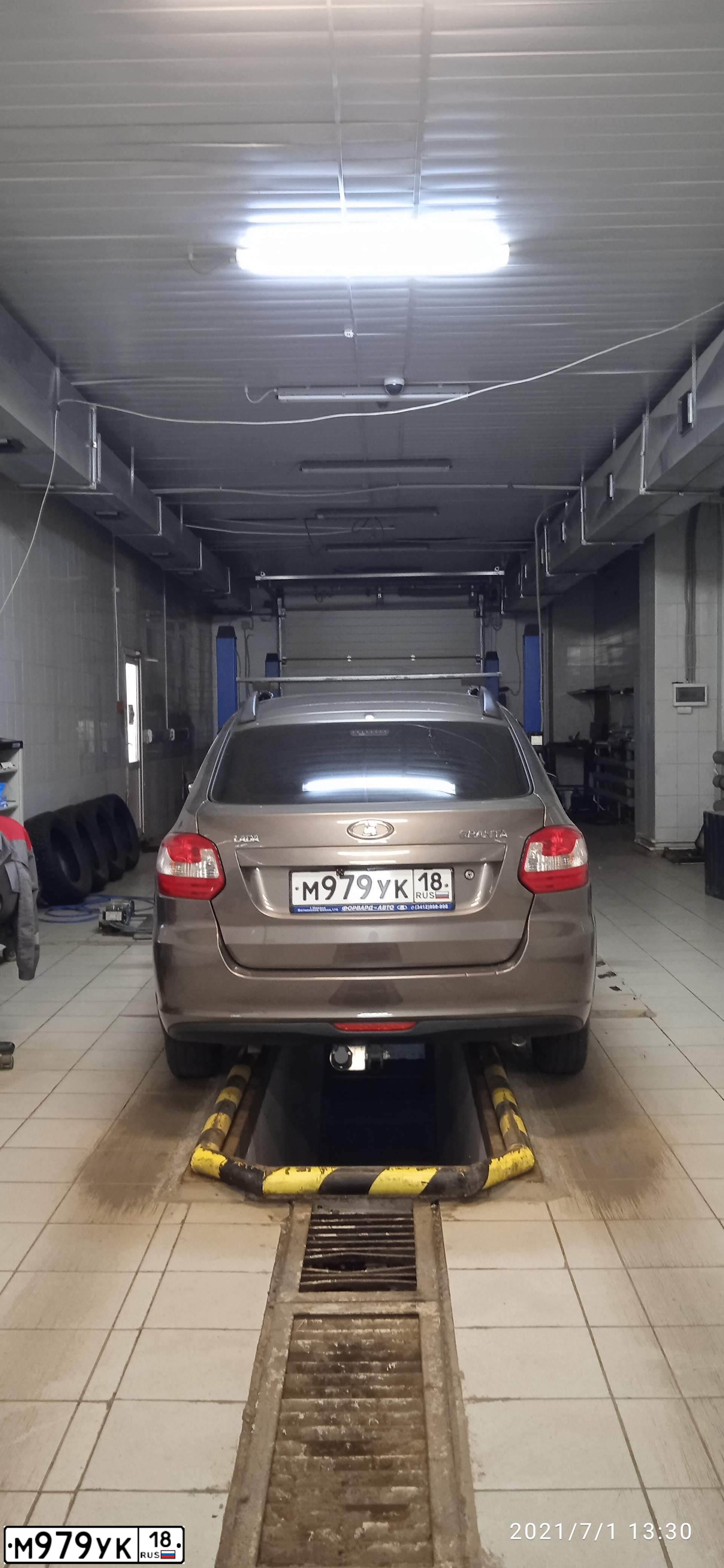 Фото автомобиля LADA 2191 GRANTA, 2016 — госномер О384ХТ18. Цвет: Золотисто-коричневый