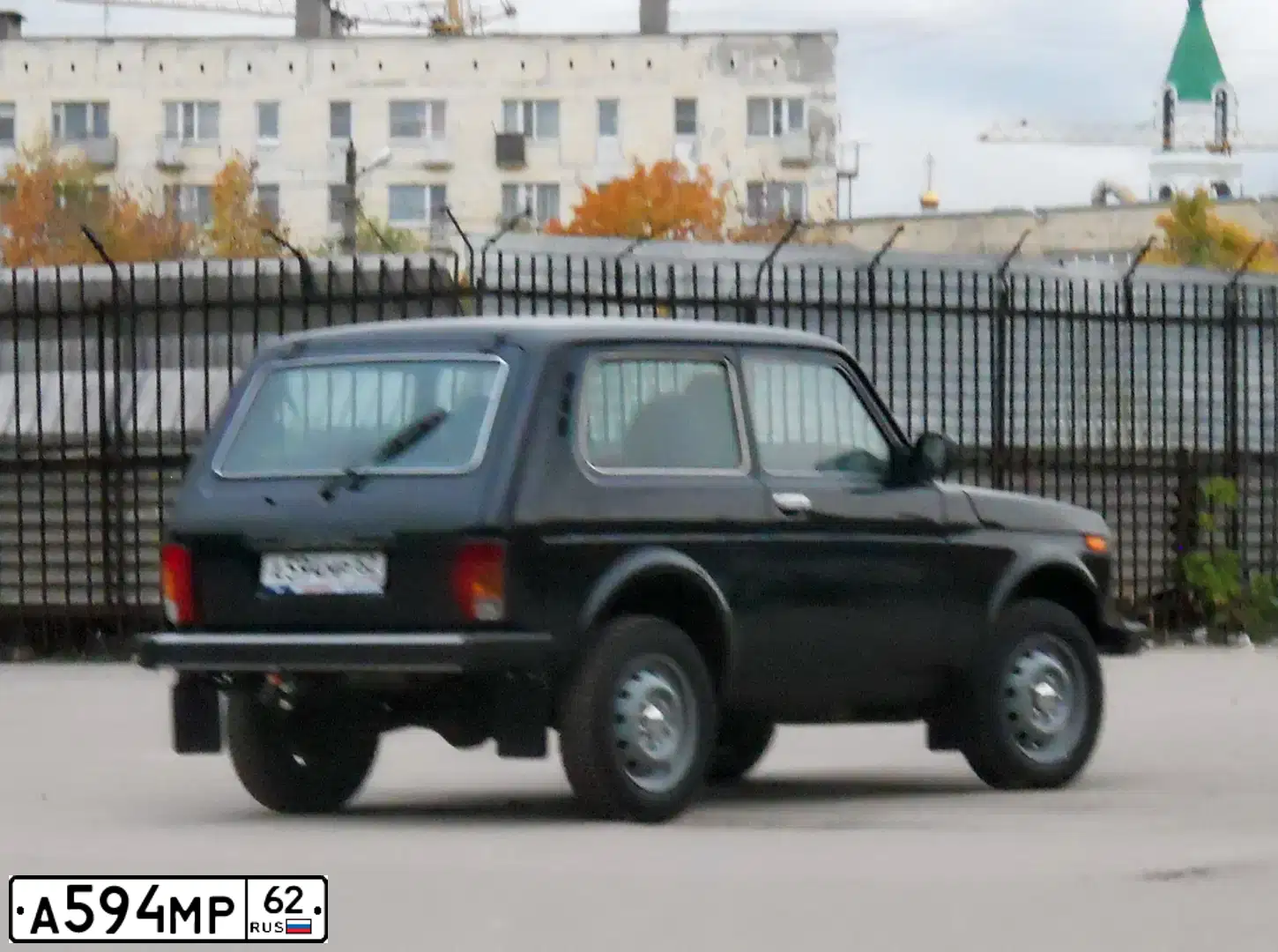 Фото автомобиля LADA 212140 LADA 4X4, 2013 — госномер М818РМ62. Цвет: ТЕМНО-ЗЕЛЕНЫЙ