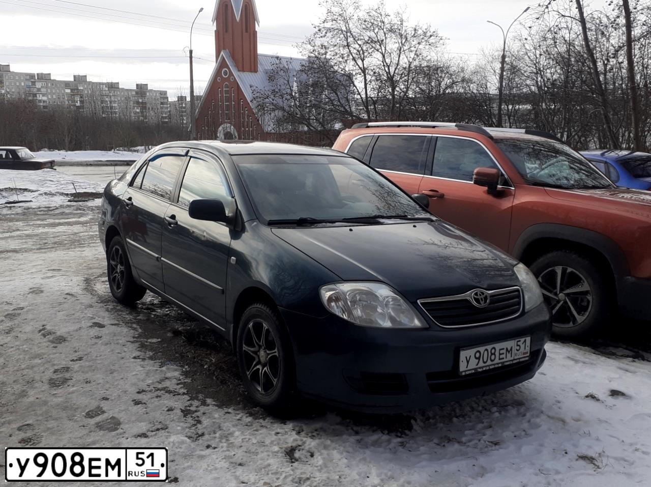 Фото автомобиля TOYOTA COROLLA, 2006 — госномер У908ЕМ51. Цвет: Темно-зеленый