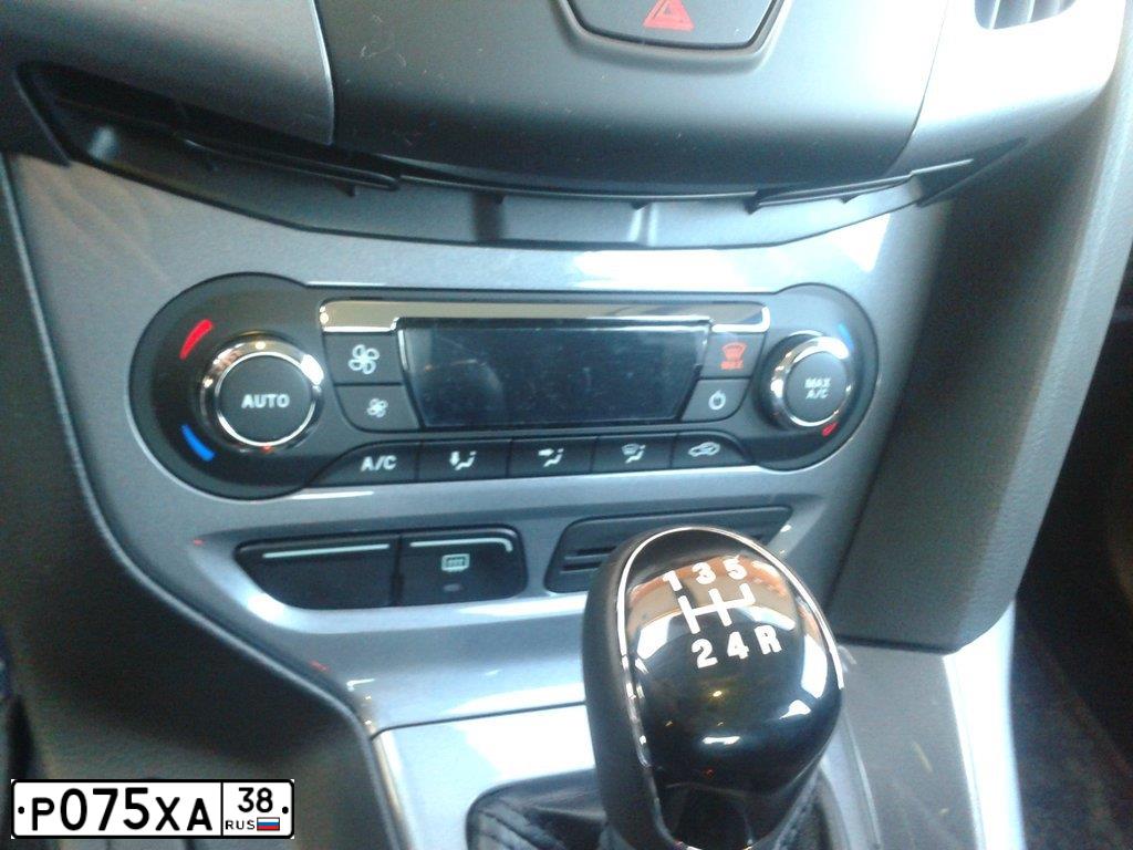 Фото автомобиля FORD FOCUS, 2011 — госномер Р075ХА38. Цвет: ЧЕРНЫЙ