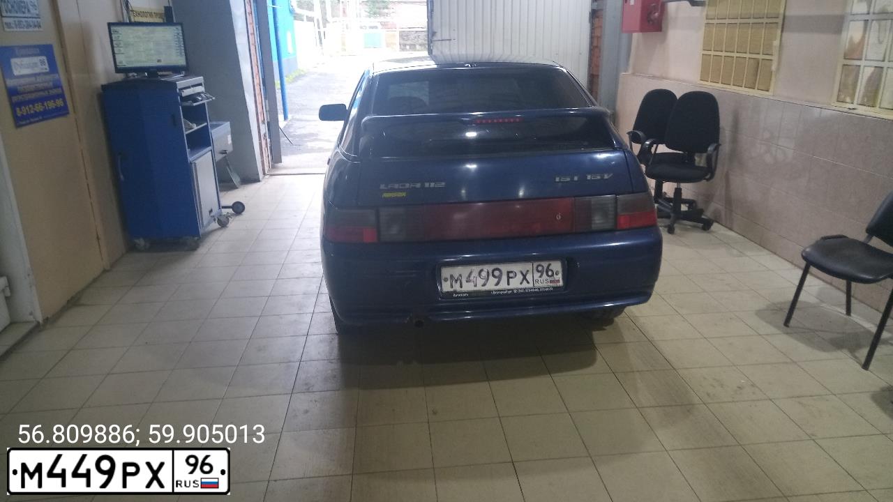 Фото автомобиля LADA 2112, 2005 — госномер М499РХ96. Цвет: Темно-синий