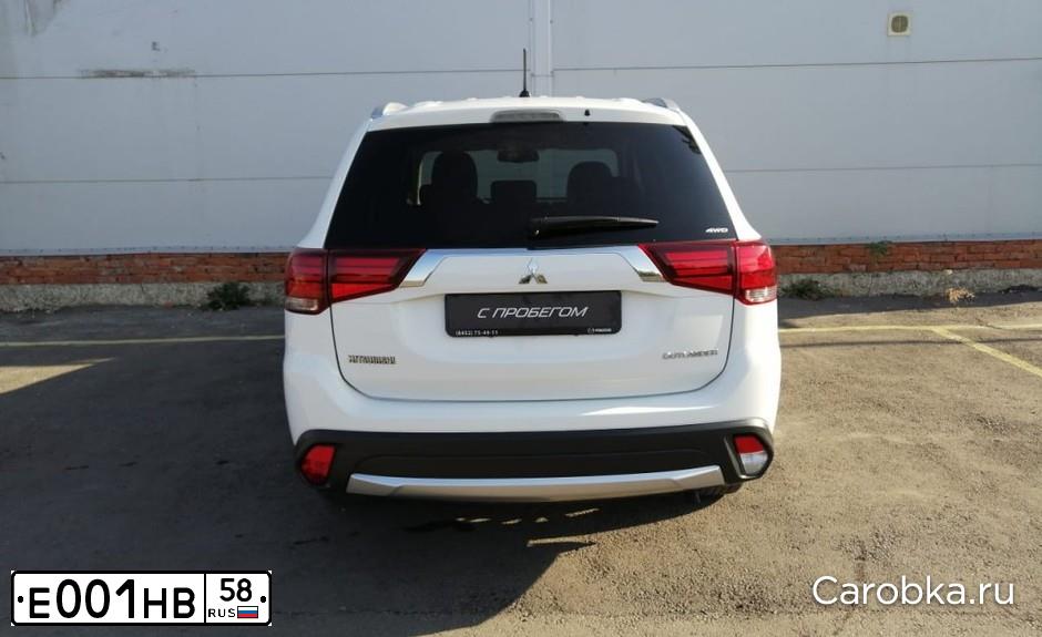 Фото автомобиля MITSUBISHI OUTLANDER, 2015 — госномер Е001НВ58. Цвет: БЕЛЫЙ