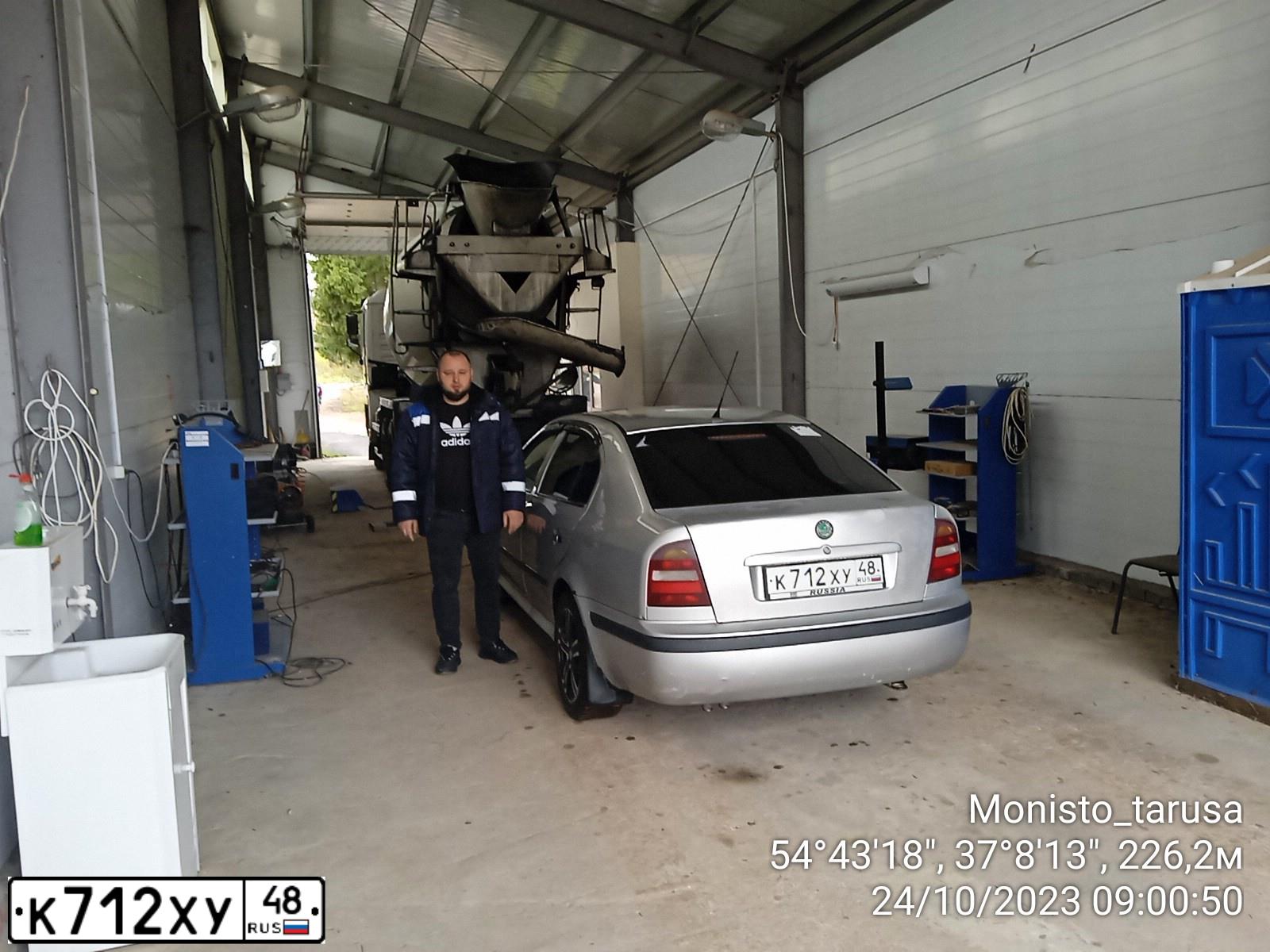 Фото автомобиля SKODA OCTAVIA, 1998 — госномер Р609ЕН40. Цвет: Серебристый