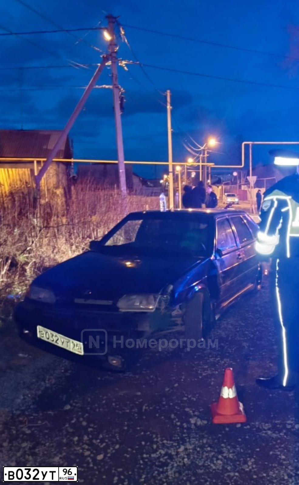 Фото автомобиля LADA 2114 SAMARA, 2008 — госномер В032УТ96. Цвет: ЧЕРНЫЙ