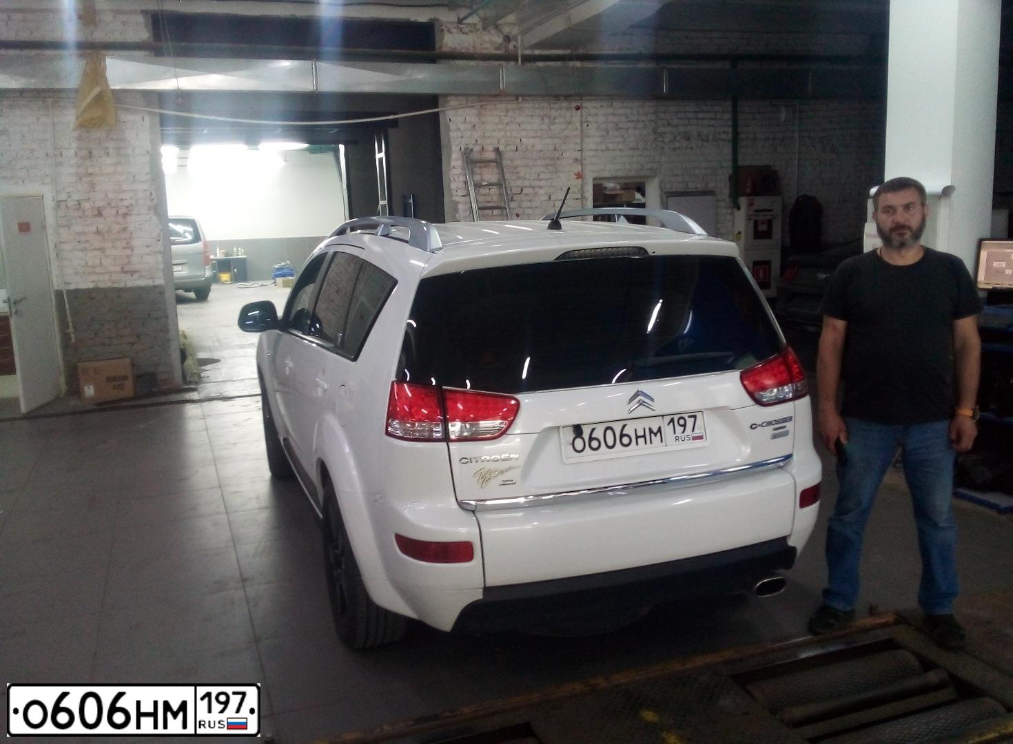 Фото автомобиля CITROEN C-CROSSER, 2011 — госномер О606НМ197. Цвет: Белый