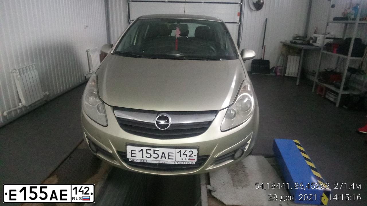 Фото автомобиля OPEL CORSA, 2008 — госномер Е155АЕ142. Цвет: СЕРО-ЗОЛОТИСТЫЙ
