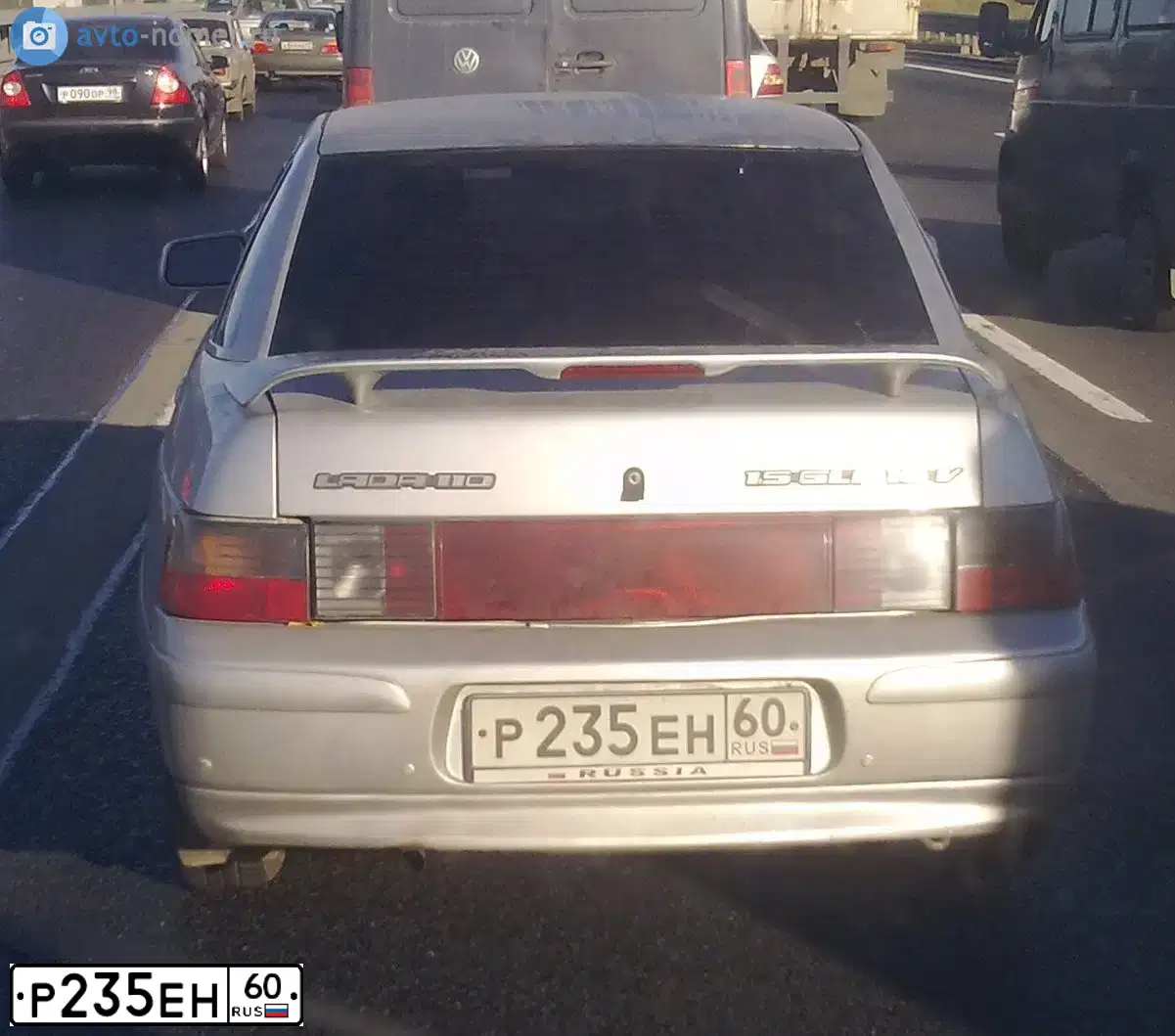 Фото автомобиля LADA 2110, 2002 — госномер Р235ЕН60. Цвет: СВЕТЛО-СЕРЕБРИСТЫЙ МЕТАЛЛ