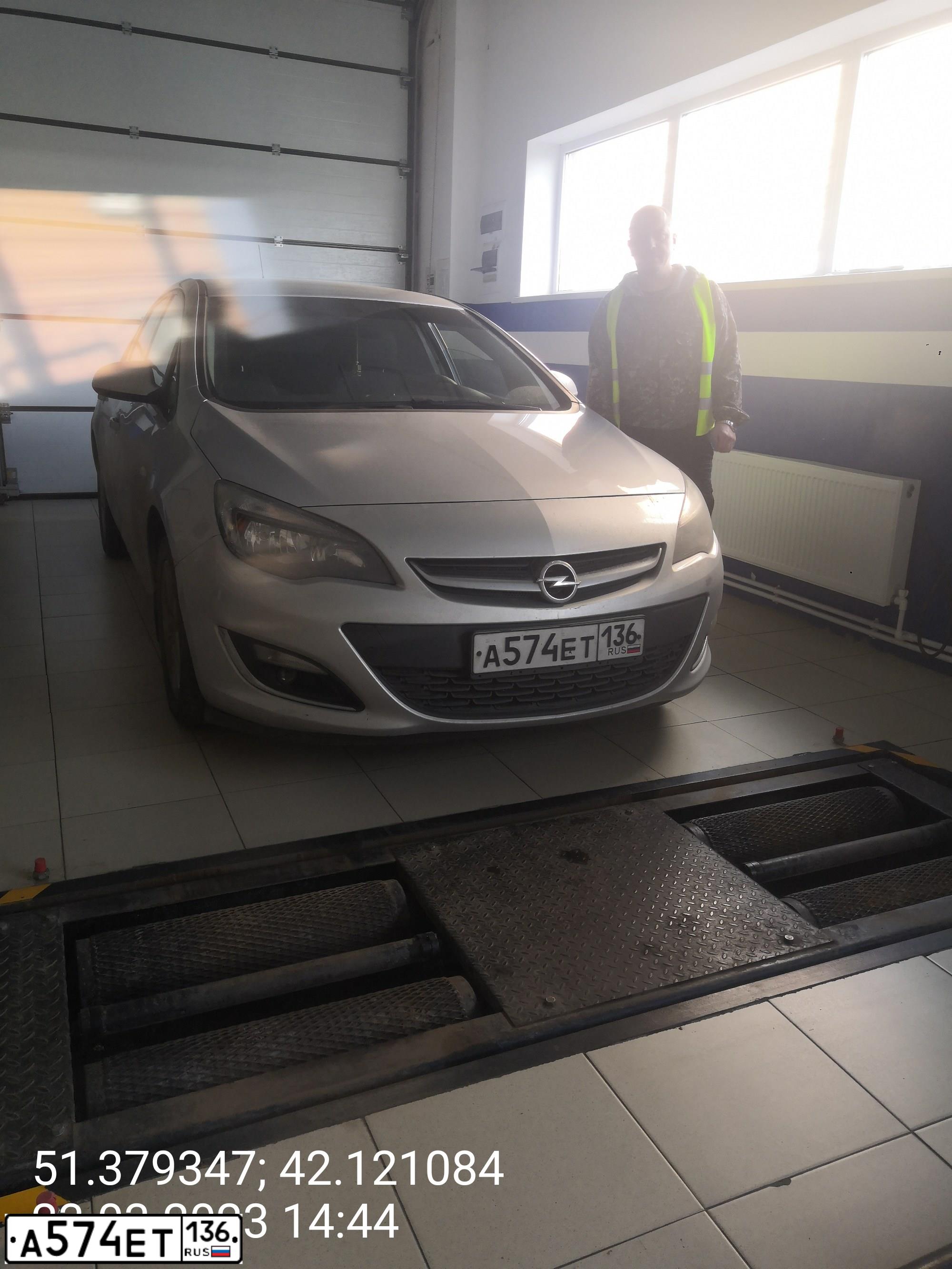 Фото автомобиля OPEL ASTRA, 2012 — госномер Т900МН64. Цвет: СЕРЕБРИСТЫЙ МЕТАЛЛИК